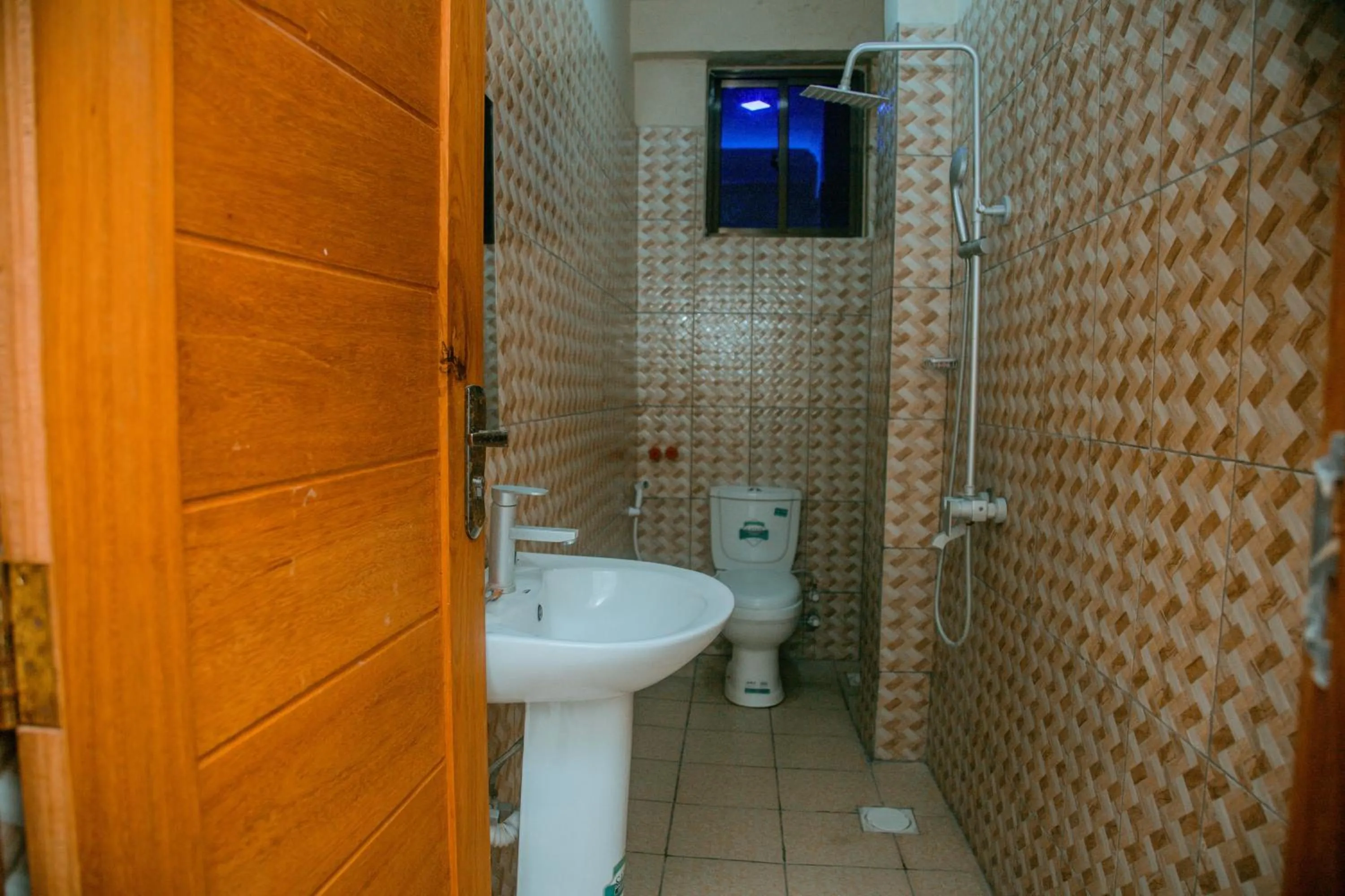 Toilet in LE GRAND MARIE HOTEL