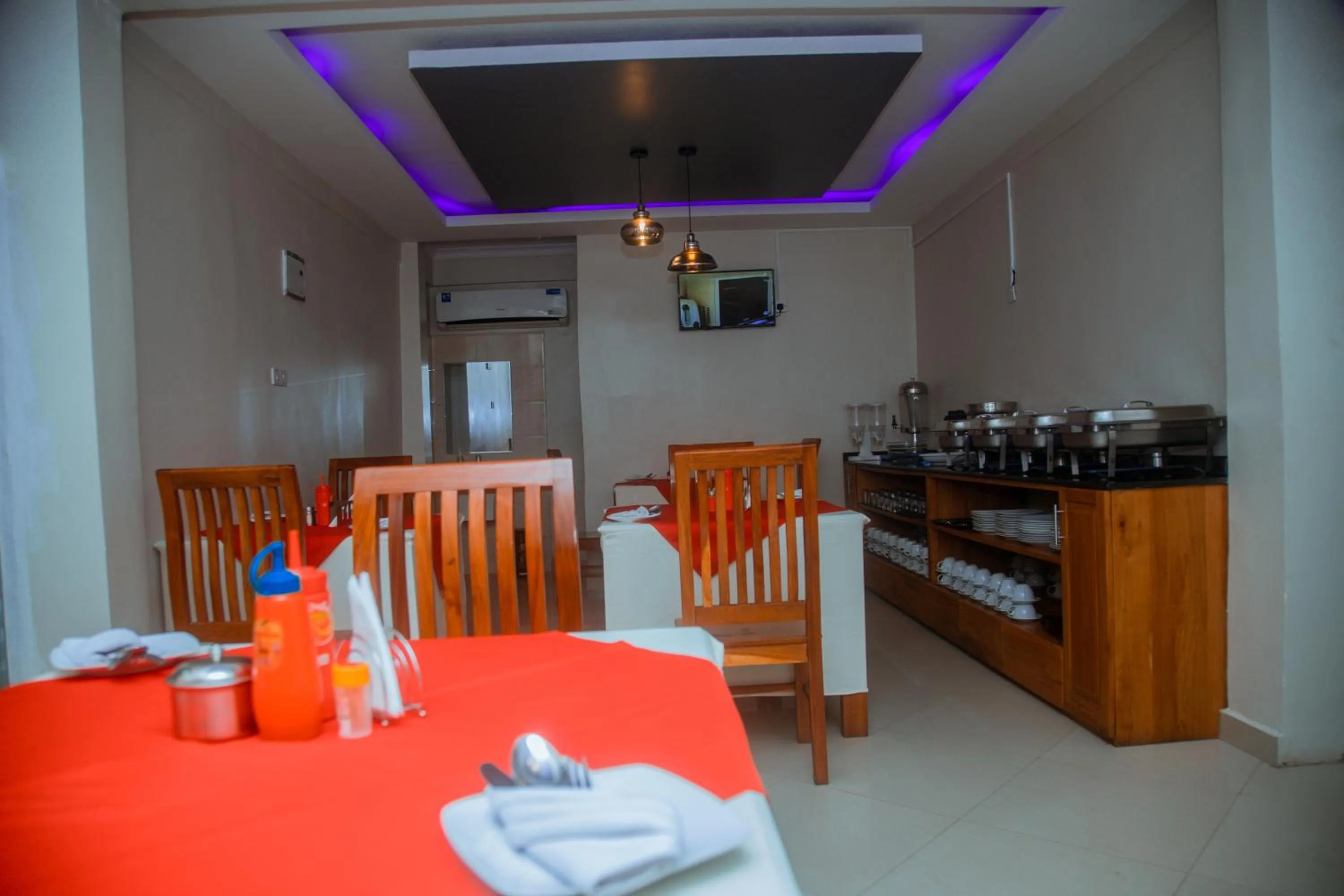 Restaurant/places to eat in LE GRAND MARIE HOTEL