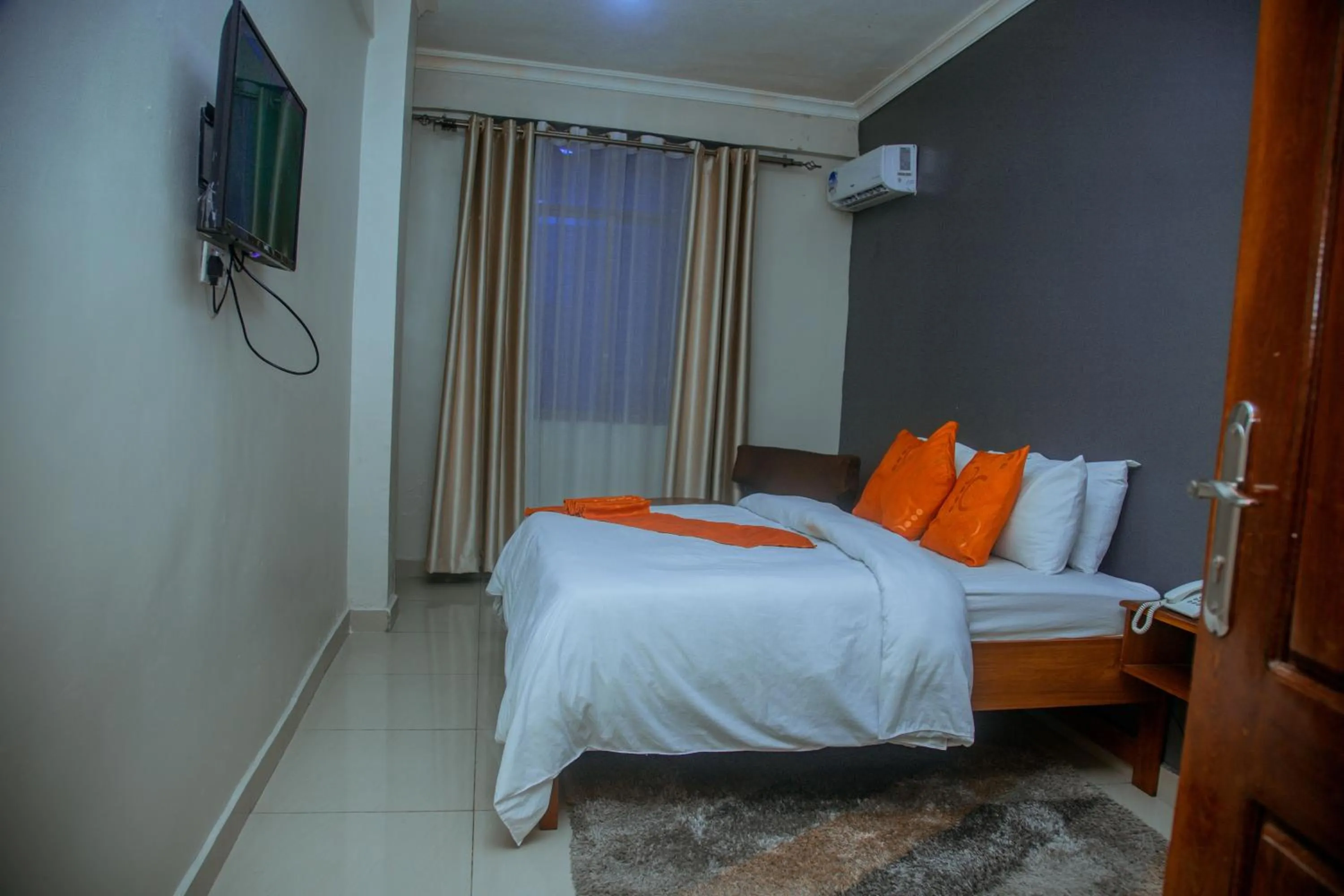 Communal lounge/ TV room in LE GRAND MARIE HOTEL