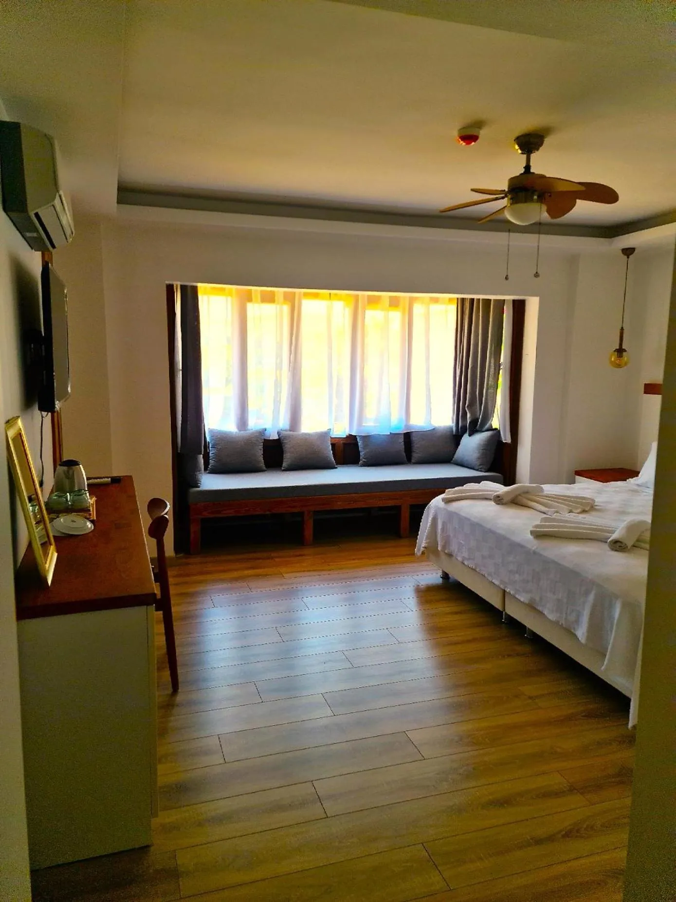 Seating area, Bed in in Ephesus Hotel and Art Galery