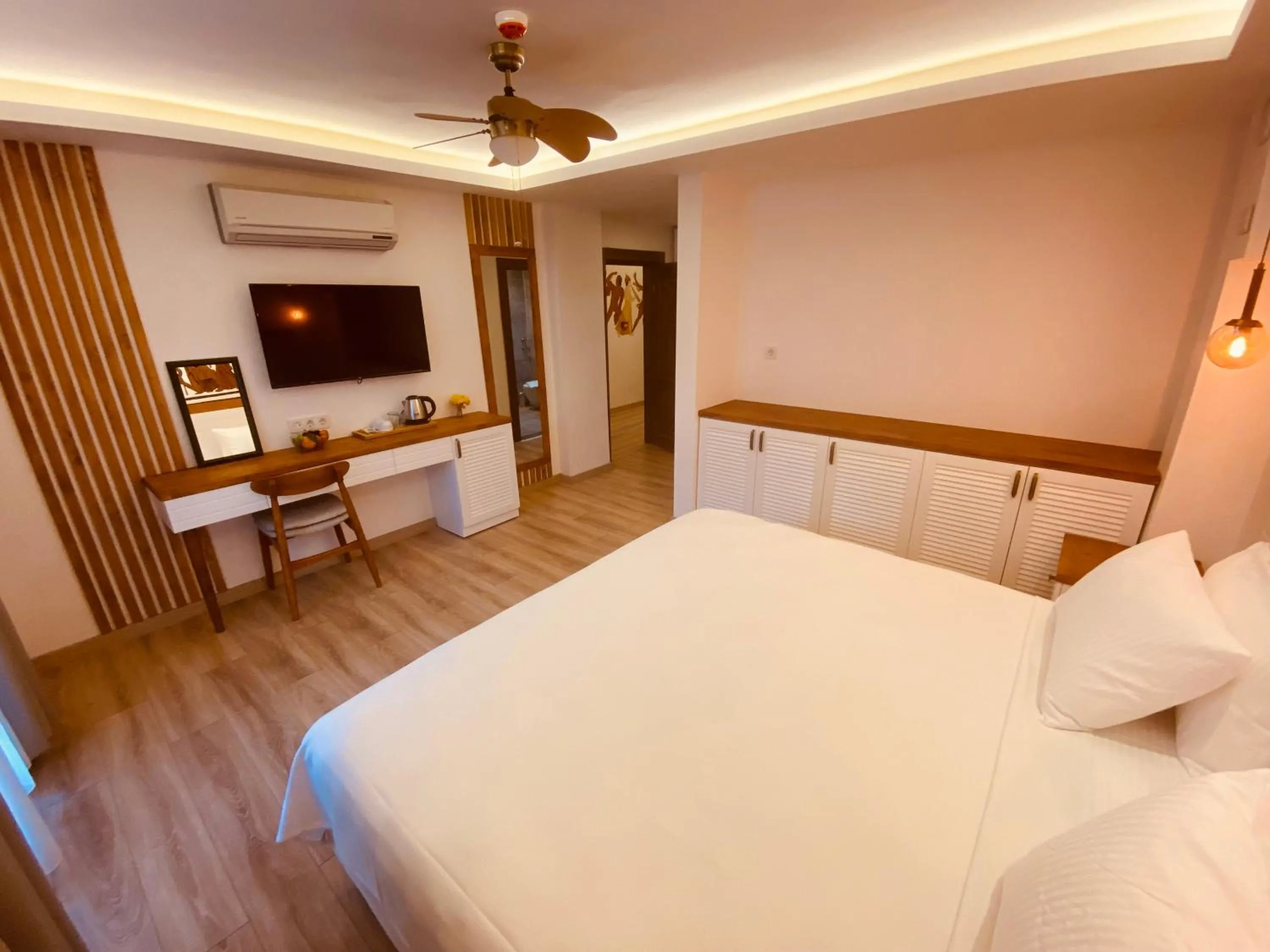 TV and multimedia, Bed in in Ephesus Hotel and Art Galery