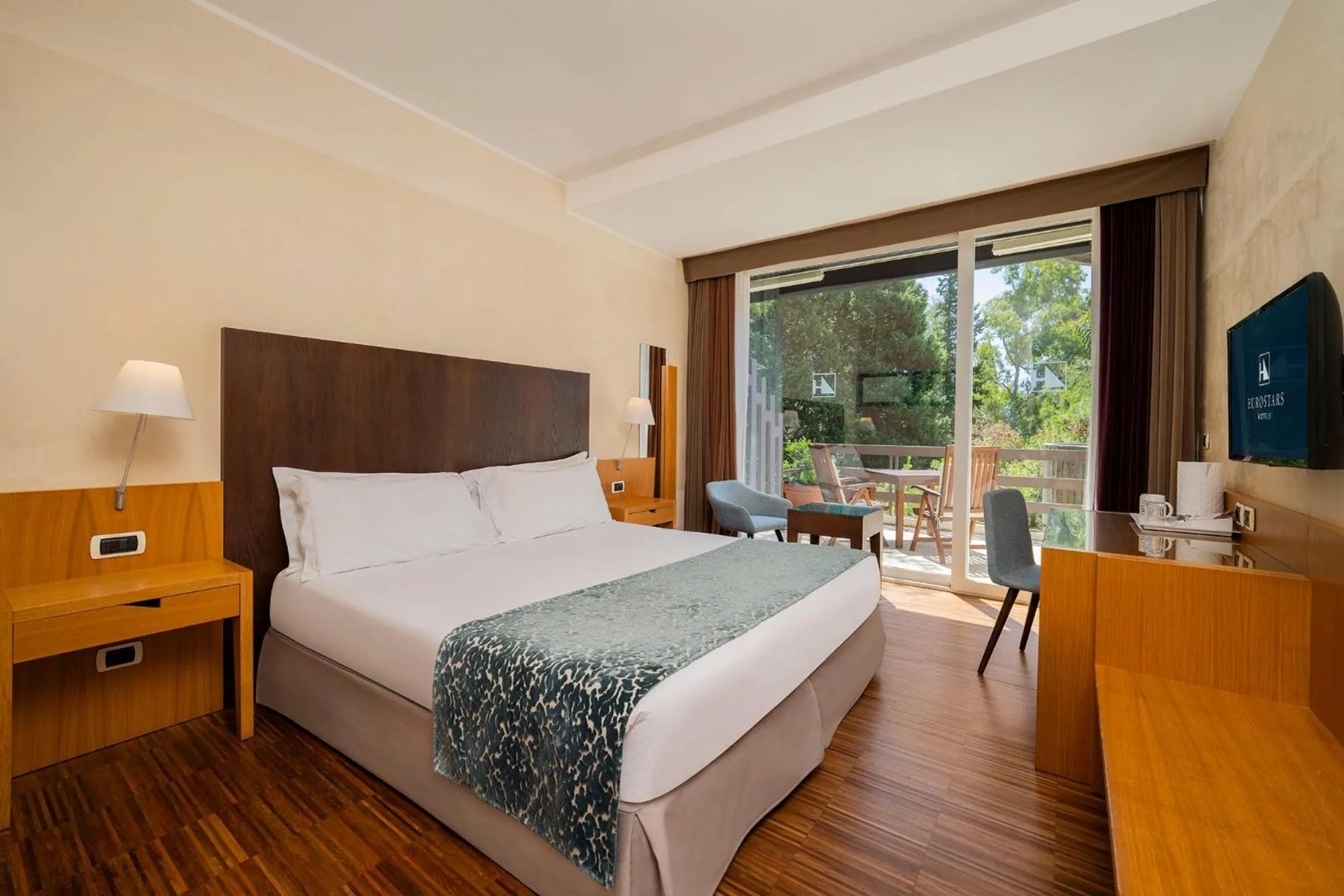 Bedroom, Bed in Eurostars Monte Tauro