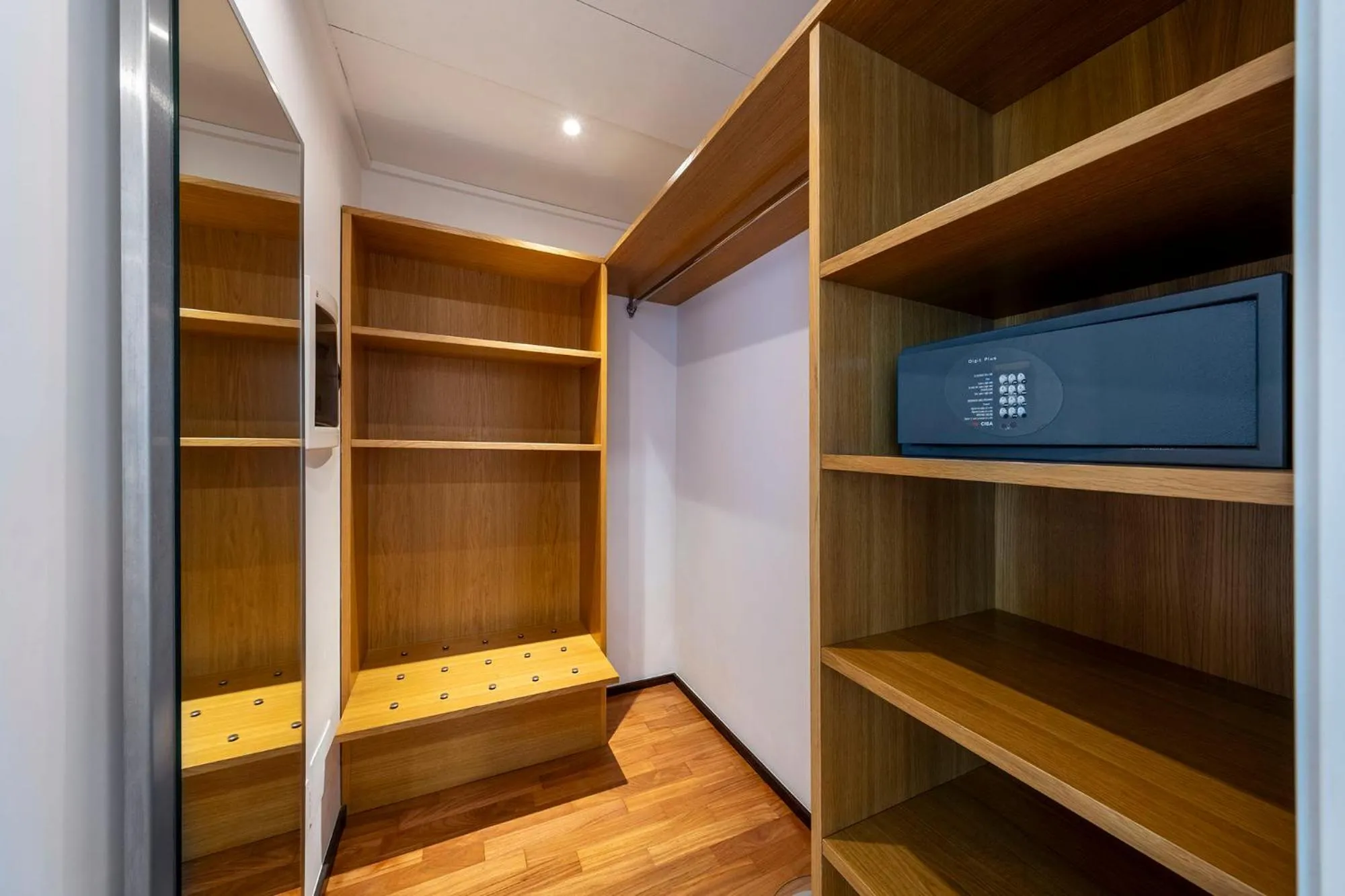 wardrobe in Eurostars Monte Tauro