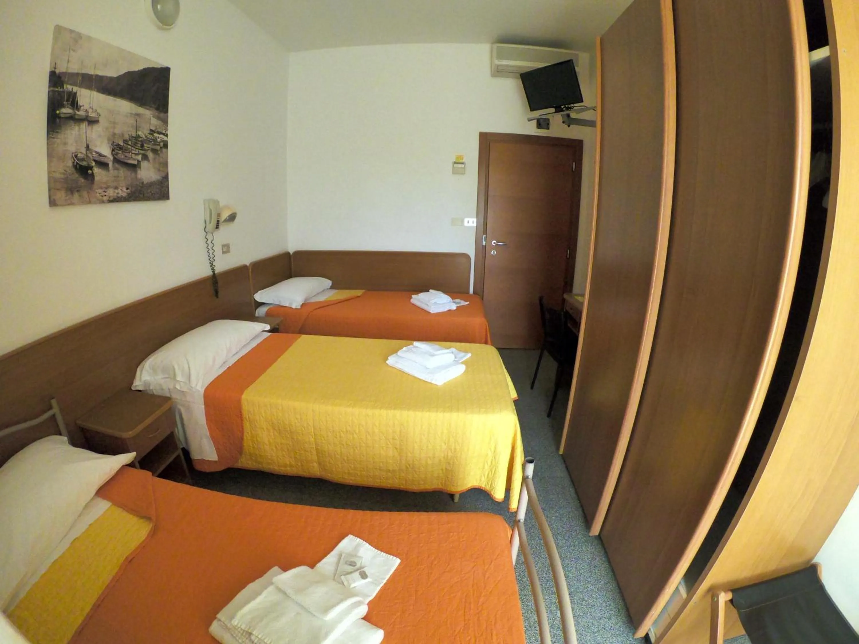 Bed in HOTELHALFMOON