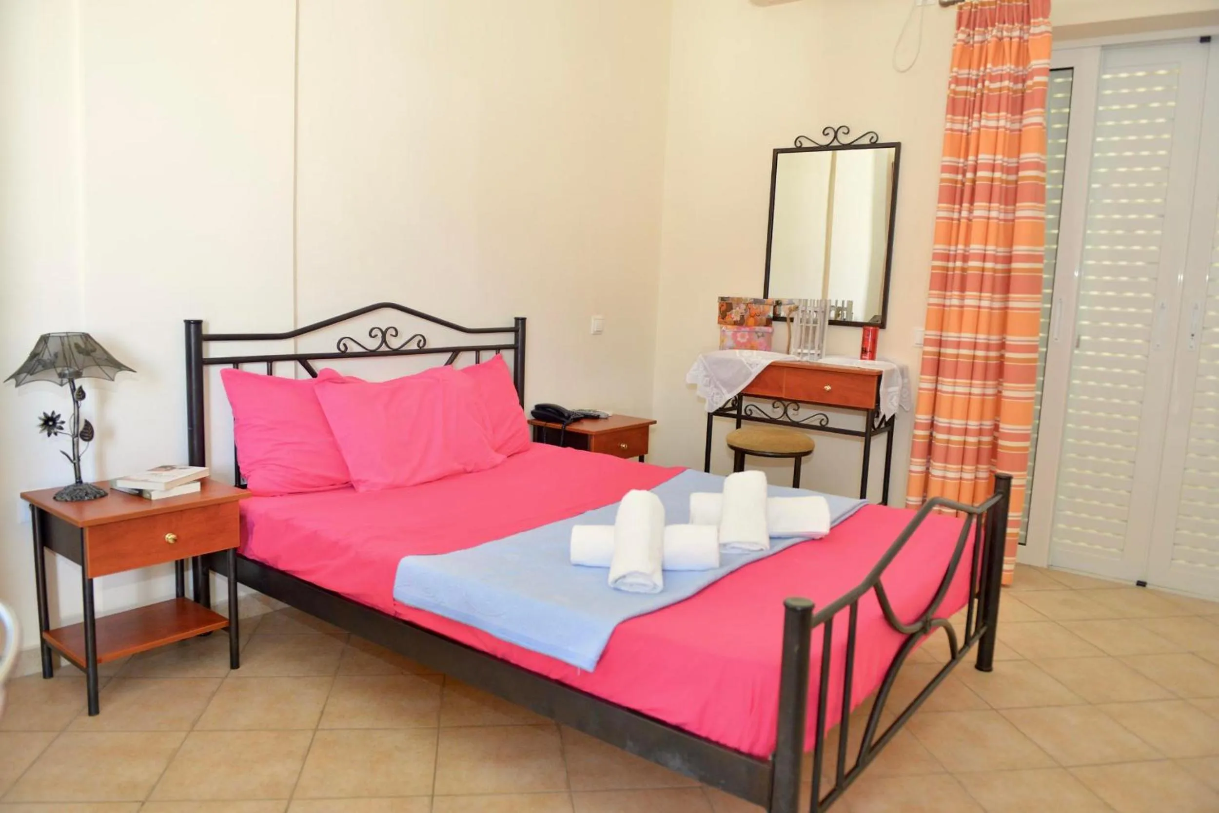 Bedroom, Bed in Korali