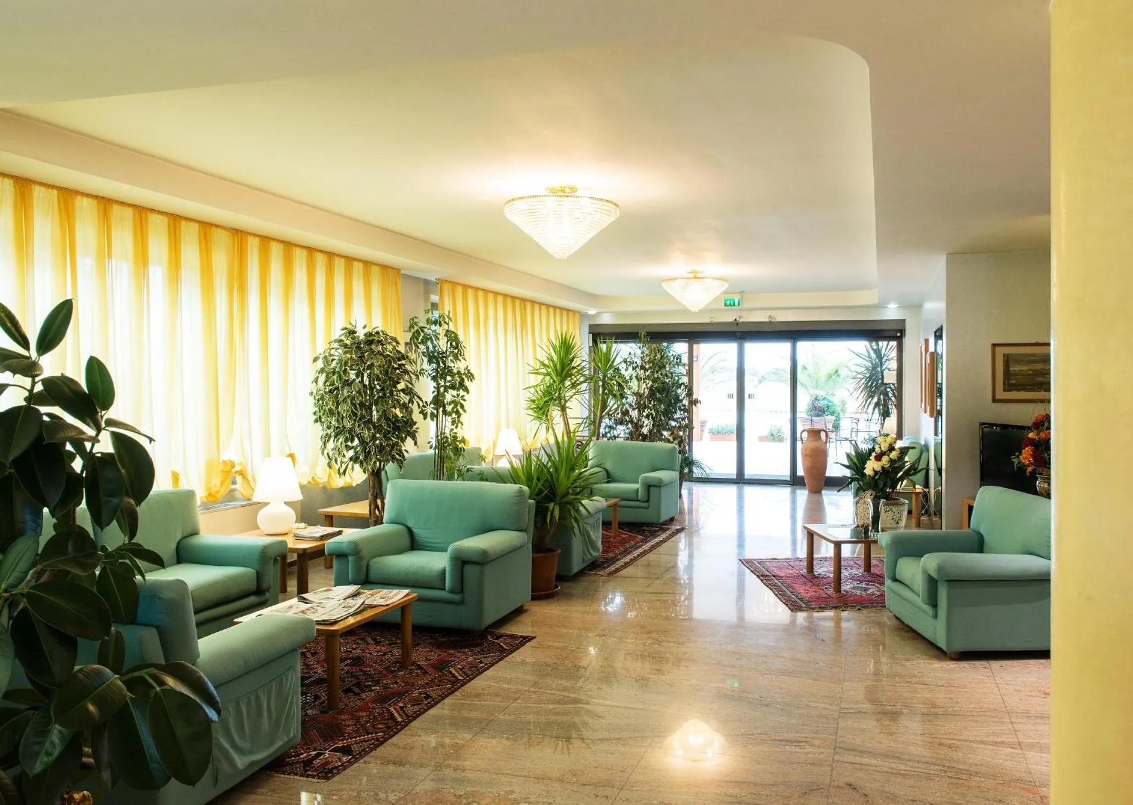 Communal lounge/ TV room in Hotel Torresi