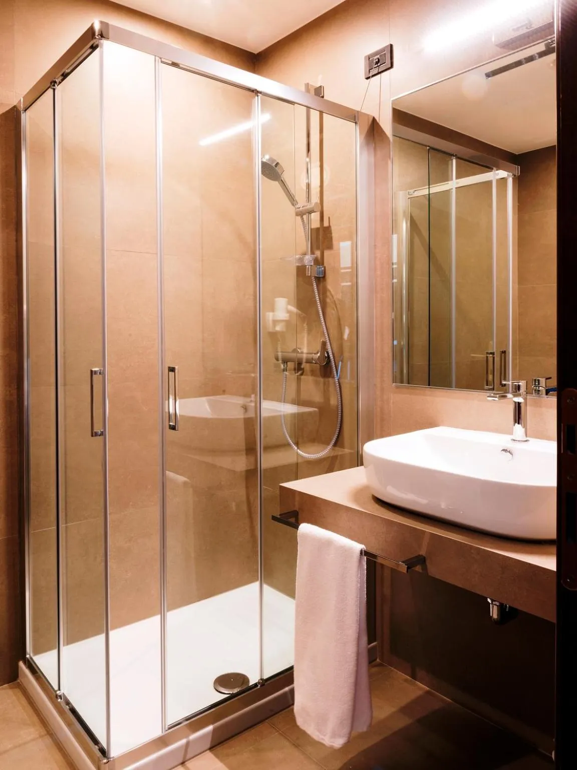 Shower in Hotel Torresi