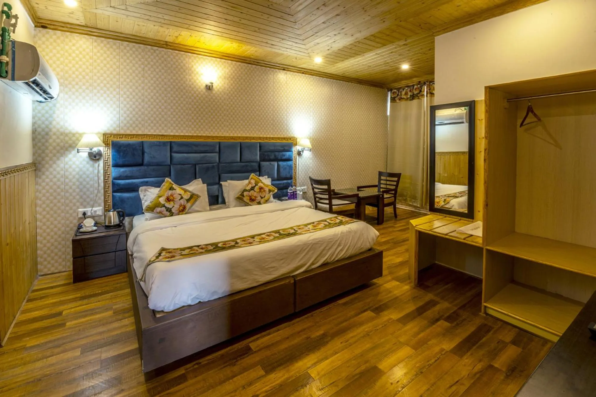 Bedroom in HOTEL CHANTSA