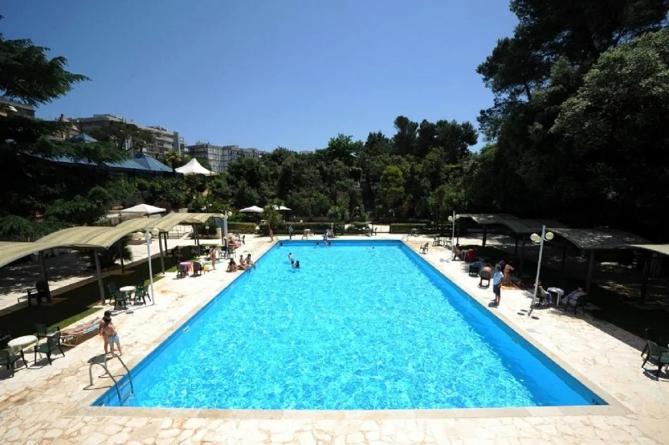 Swimming pool in Hotel Villa Rosa