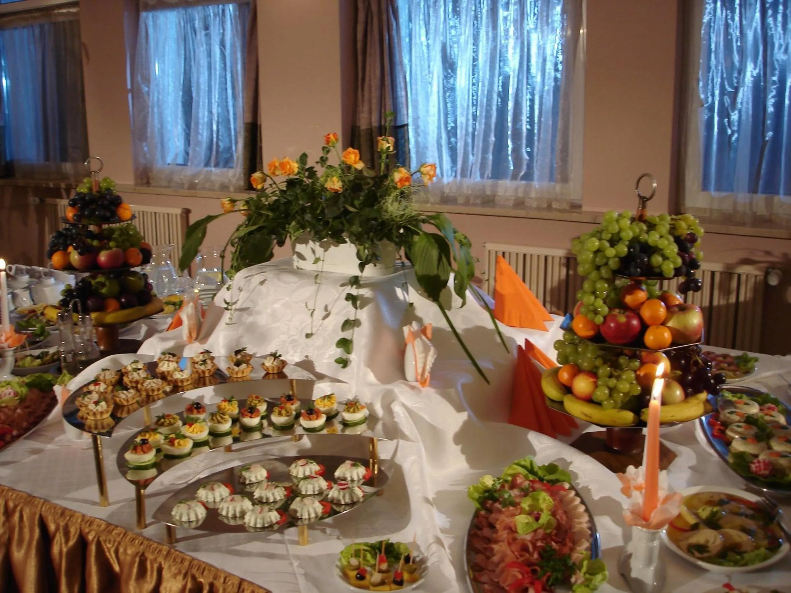 Restaurant/places to eat in Hotel Monttis