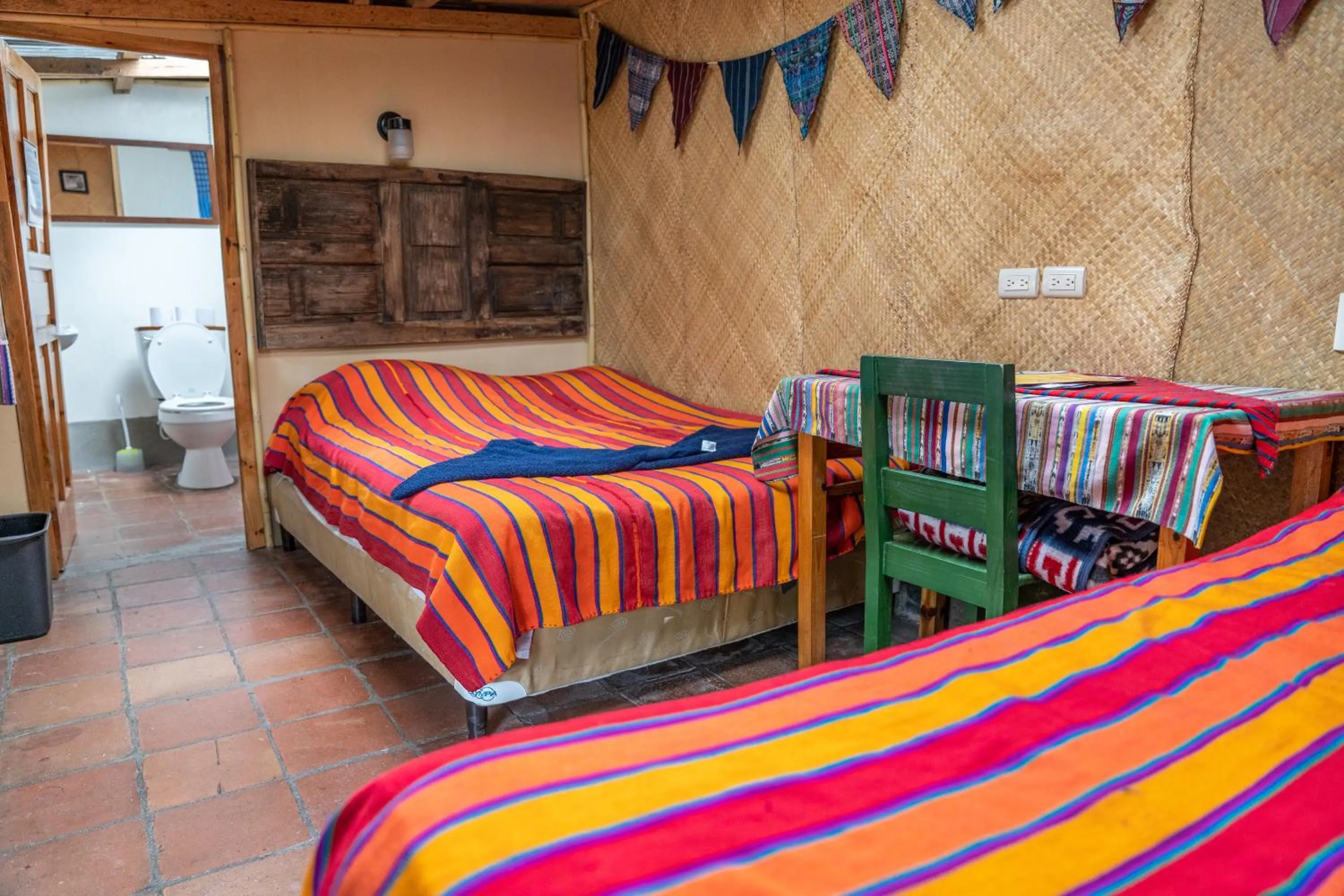 Photo of the whole room, Bed in La Iguana Perdida