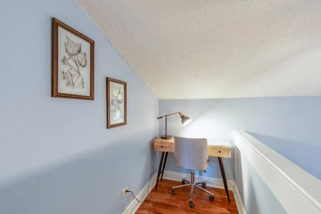 hair dresser in Cozy 3br/2bath vacation house at Lake Travis