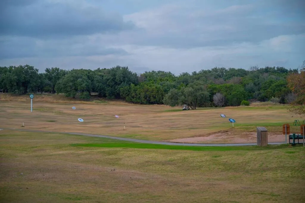 Golfcourse in Cozy 3br/2bath vacation house at Lake Travis