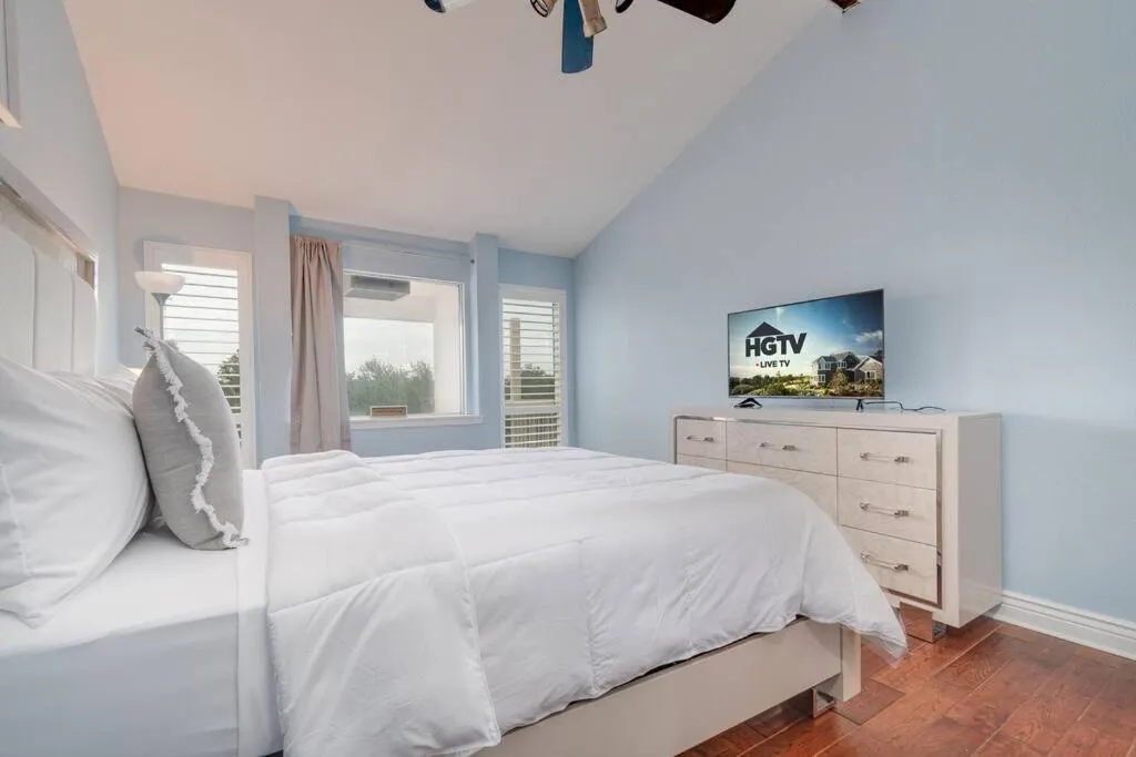 Bedroom, Bed in Cozy 3br/2bath vacation house at Lake Travis