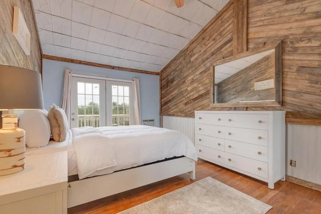 Bedroom, Bed in Cozy 3br/2bath vacation house at Lake Travis