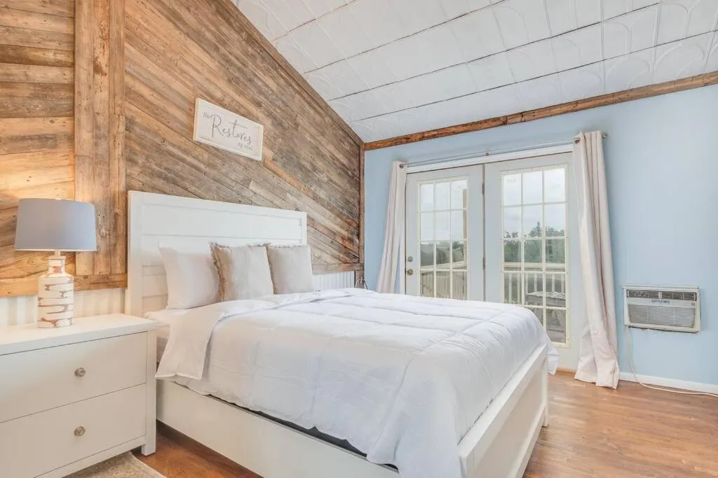 Bedroom, Bed in Cozy 3br/2bath vacation house at Lake Travis