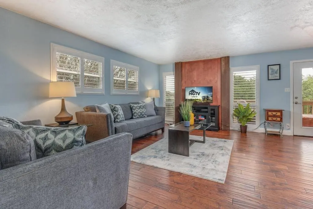 Living room in Cozy 3br/2bath vacation house at Lake Travis
