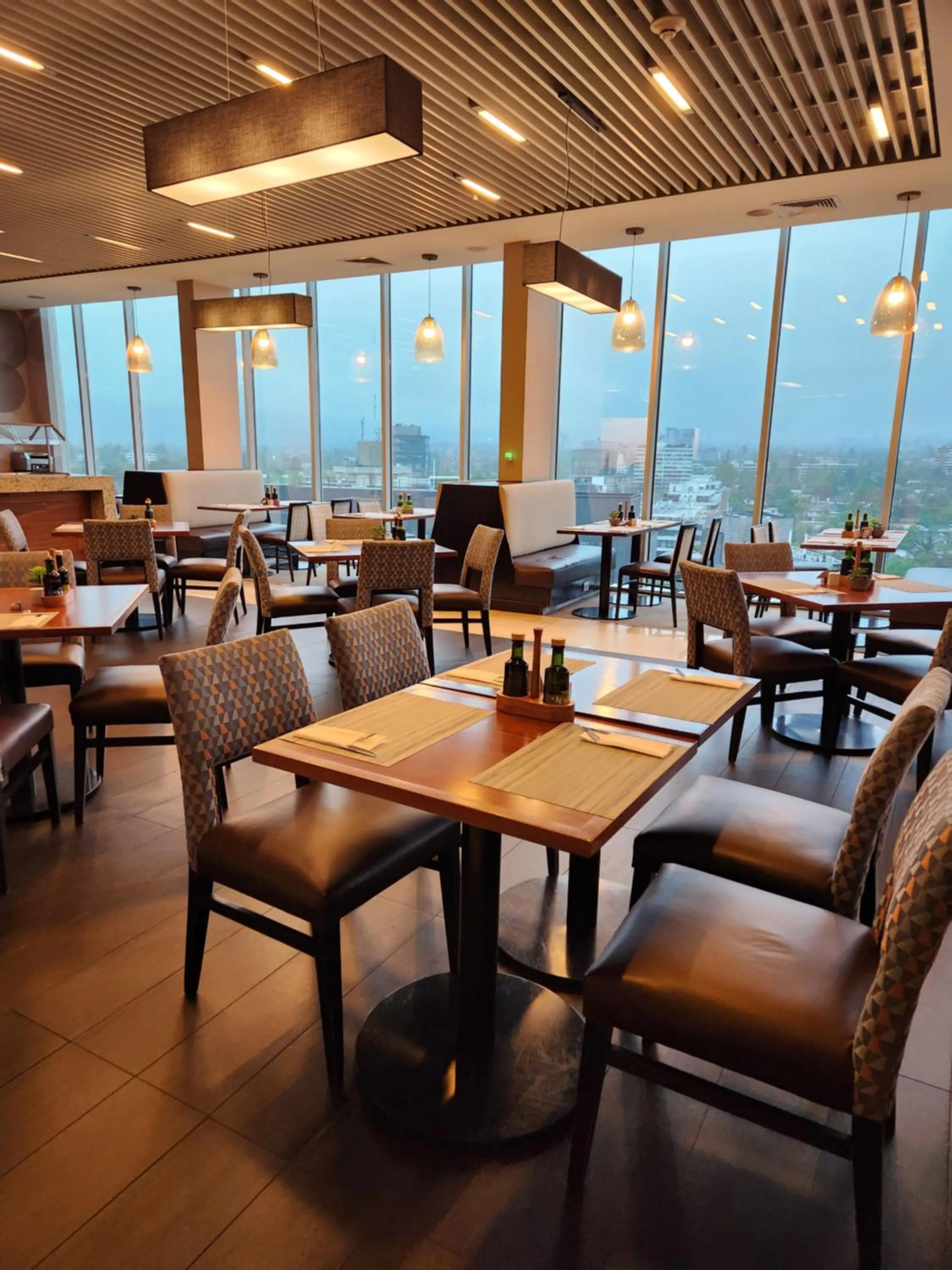 Restaurant/places to eat in Hyatt Place Santiago/Vitacura