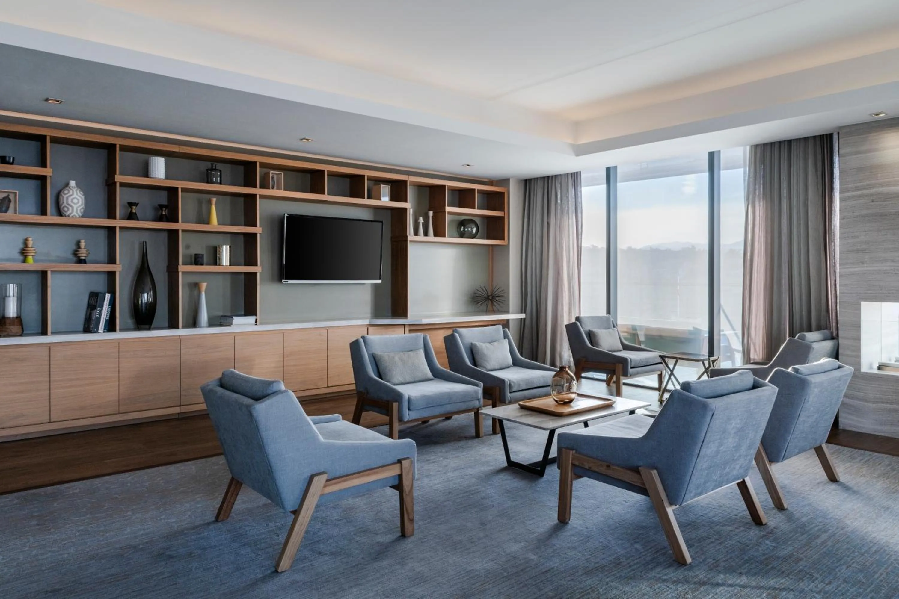 Communal lounge/ TV room in Hilton Mexico City Santa Fe