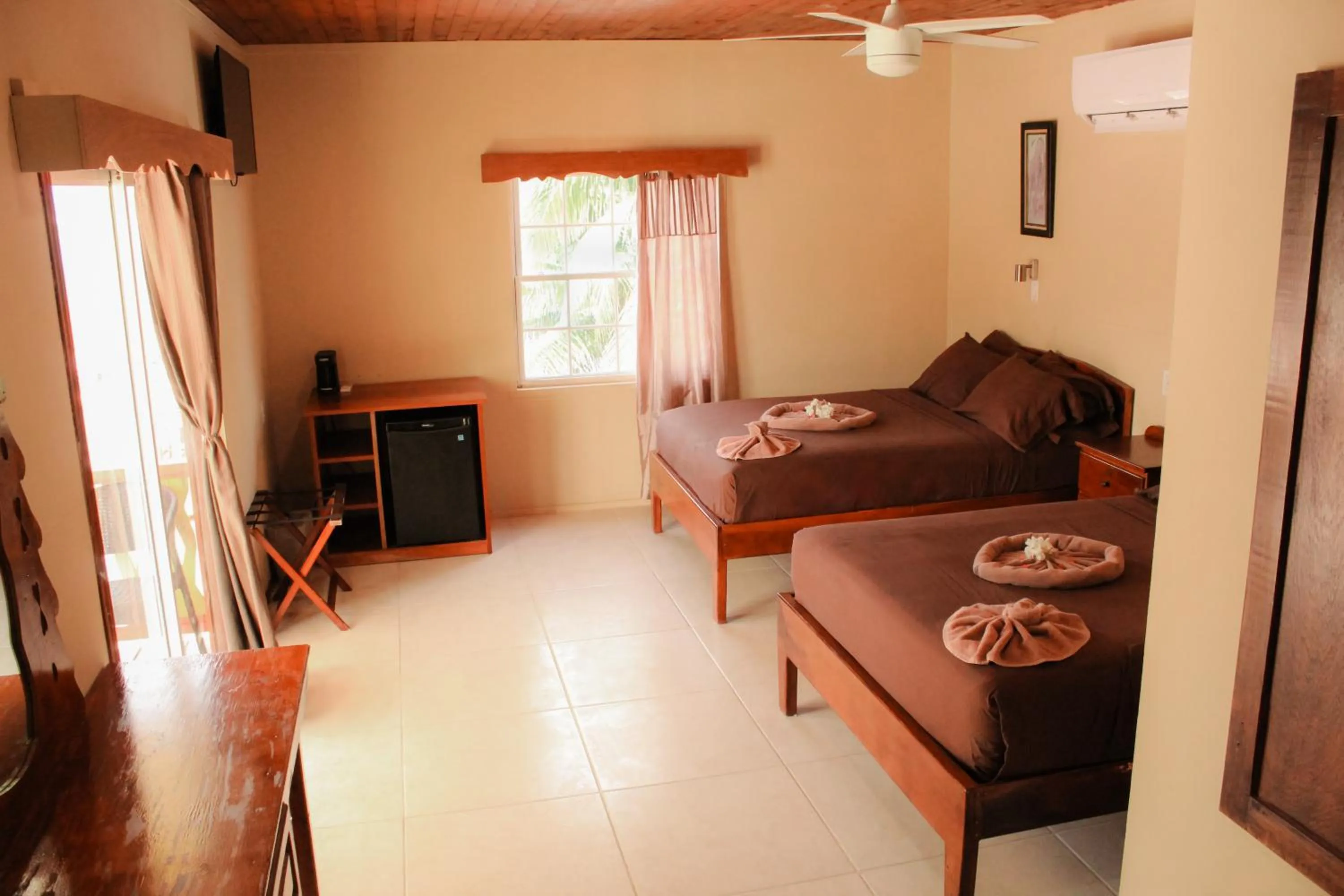 Photo of the whole room, Bed in Tropical Paradise