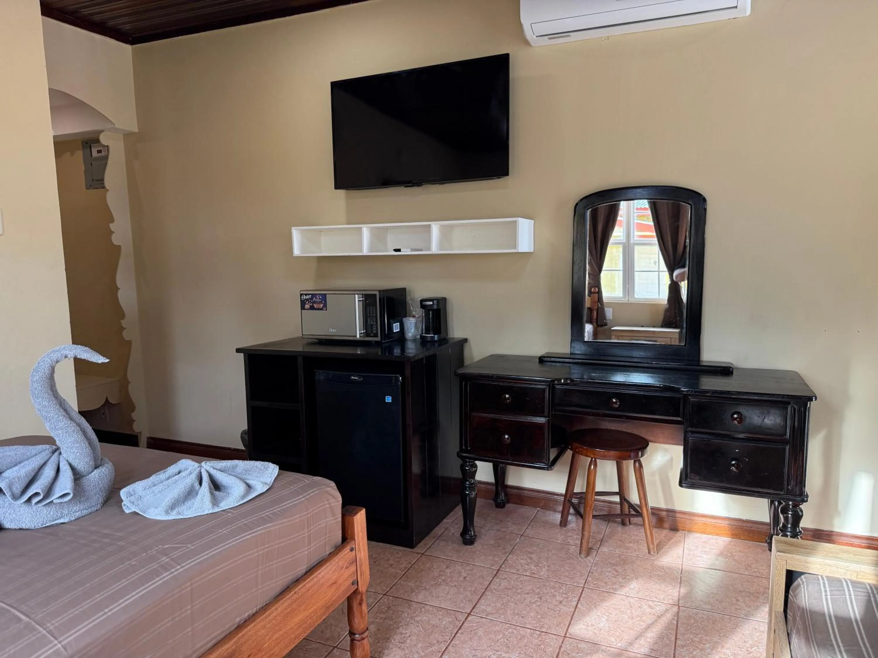 TV and multimedia, Bed in Tropical Paradise