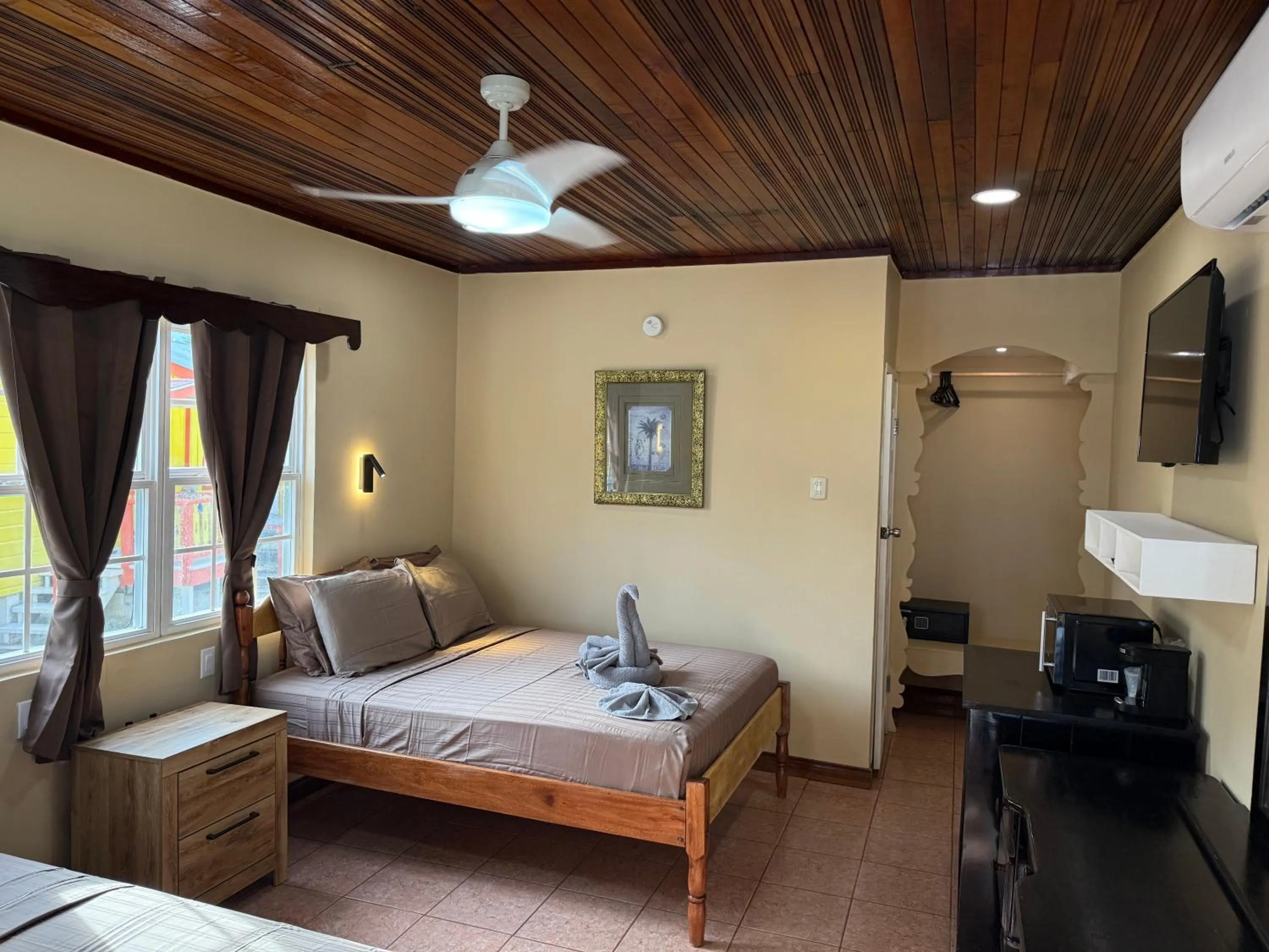 Bedroom, Bed in Tropical Paradise