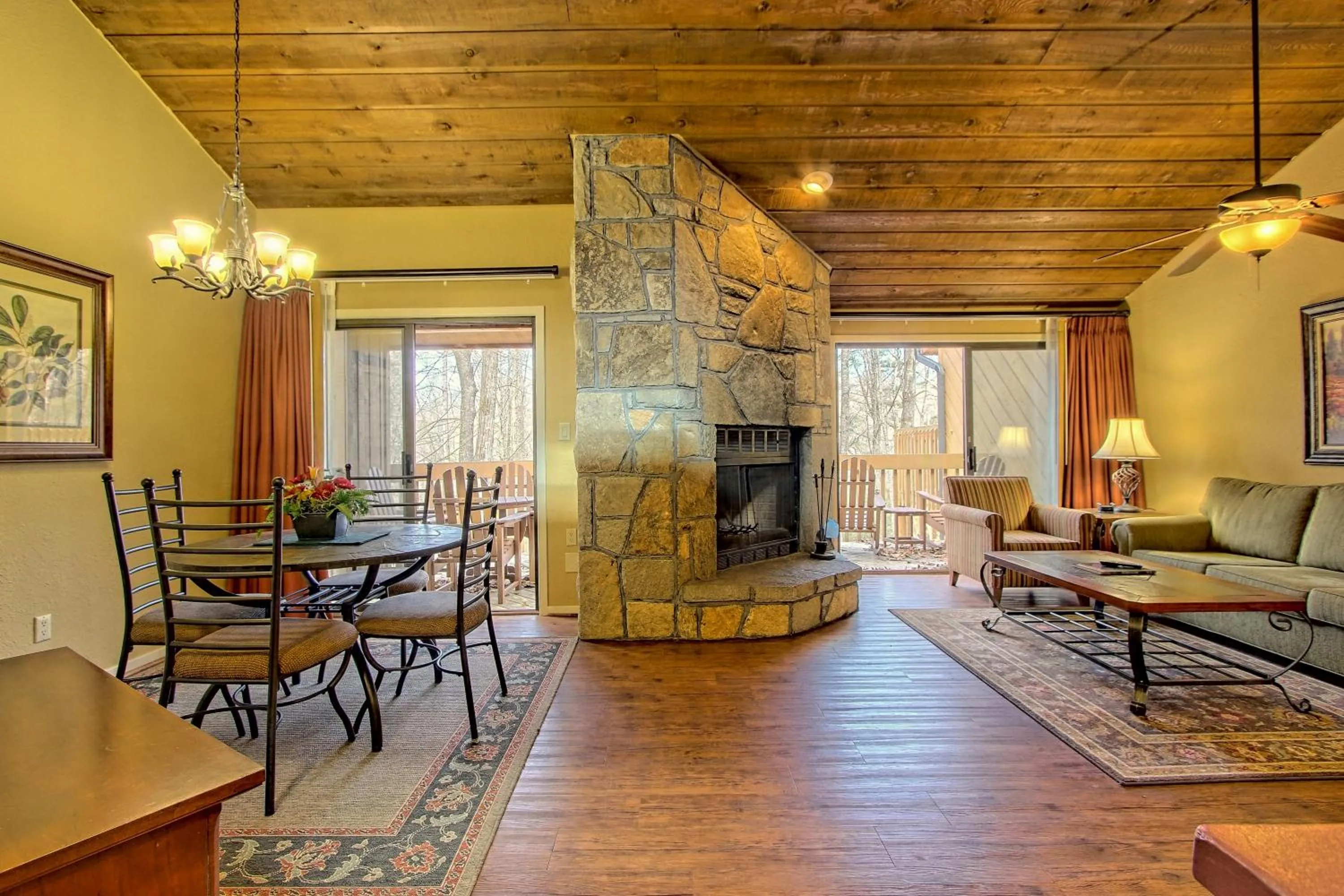 Living room in Foxhunt at Sapphire Valley