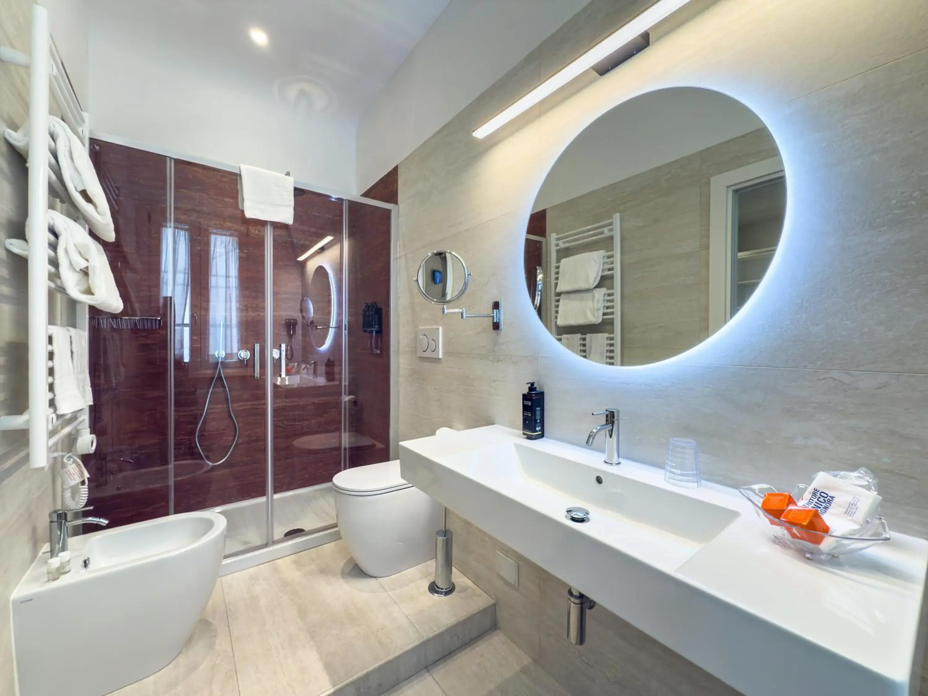 Deluxe Queen Room in Albergo Abruzzi Deluxe Queen Room in Albergo Abruzzi