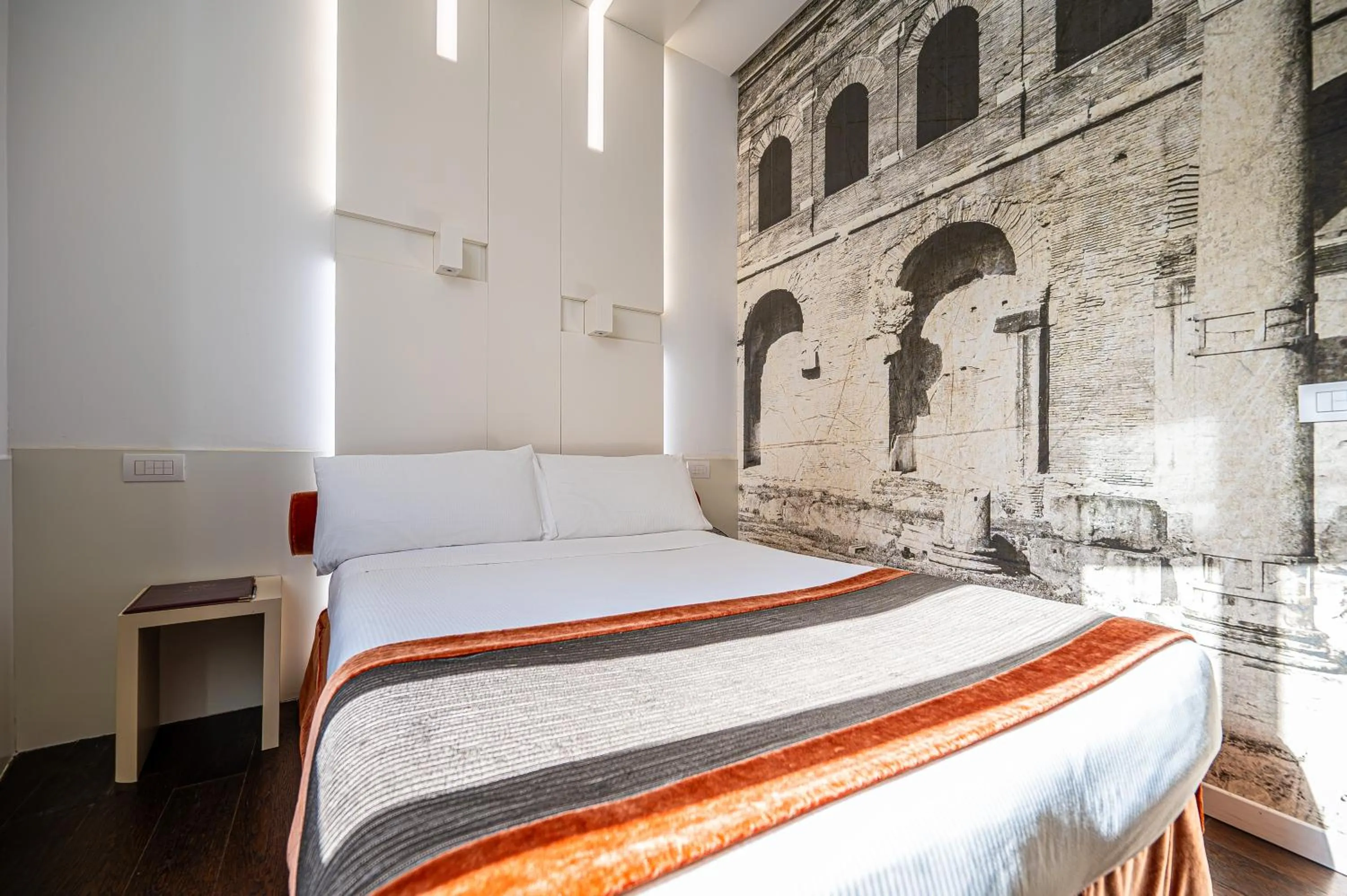 Decorative detail, Bed in Albergo Abruzzi