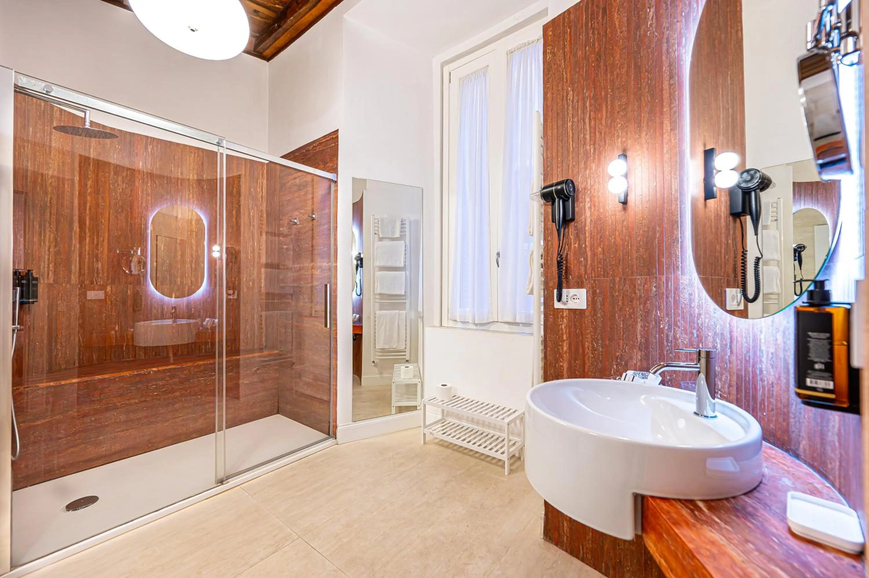 Shower in Albergo Abruzzi