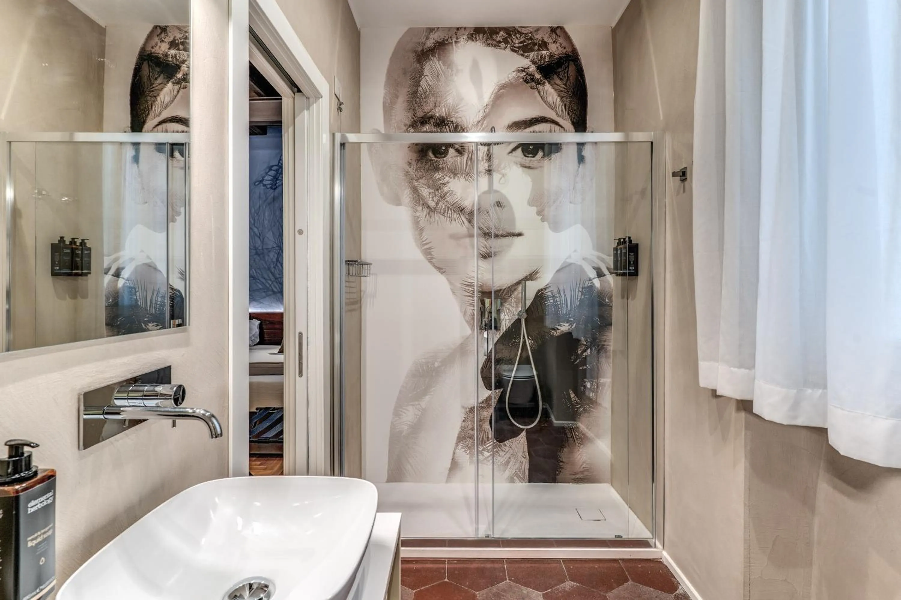 Shower in Albergo Abruzzi