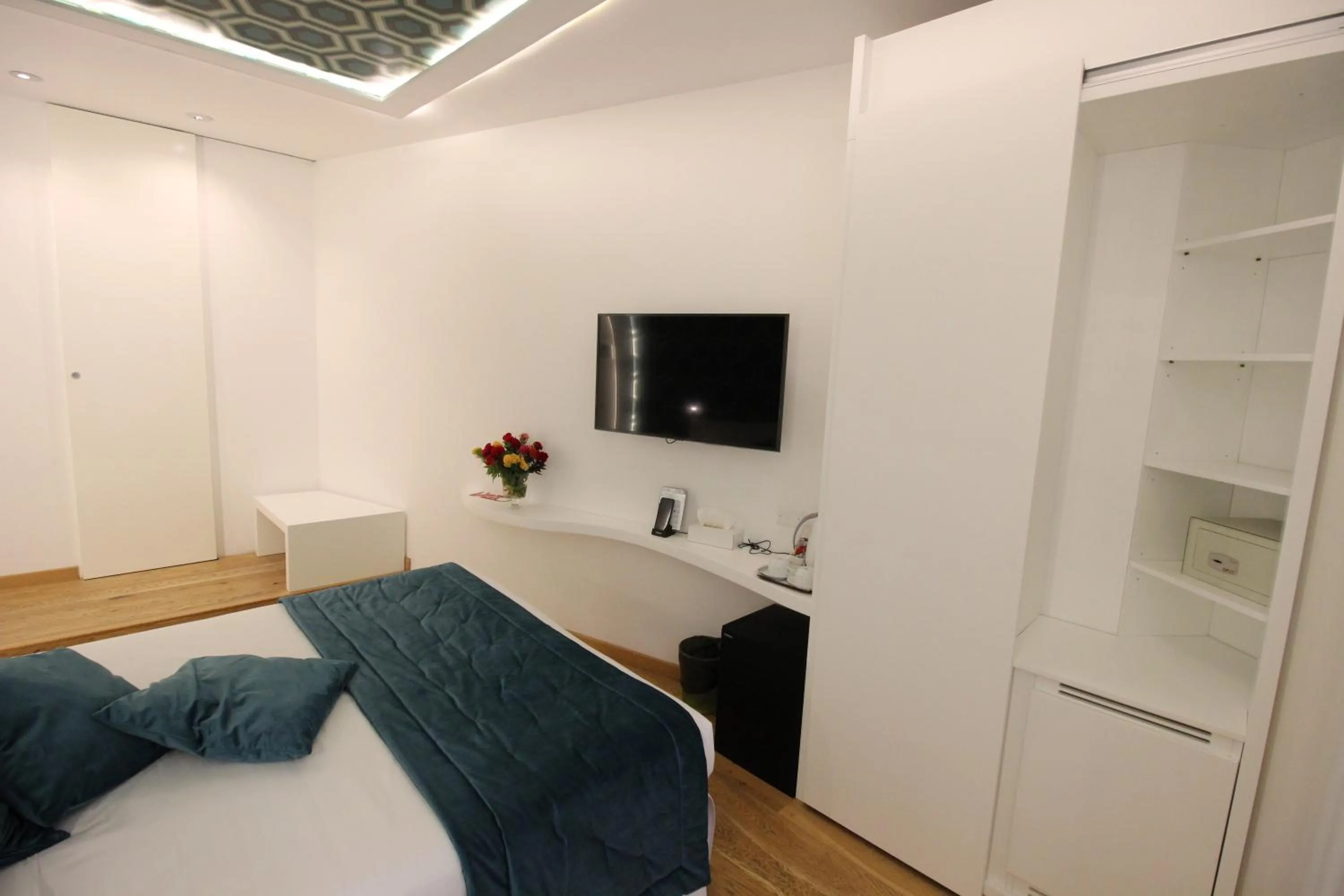 TV and multimedia, Bed in Albergo Abruzzi