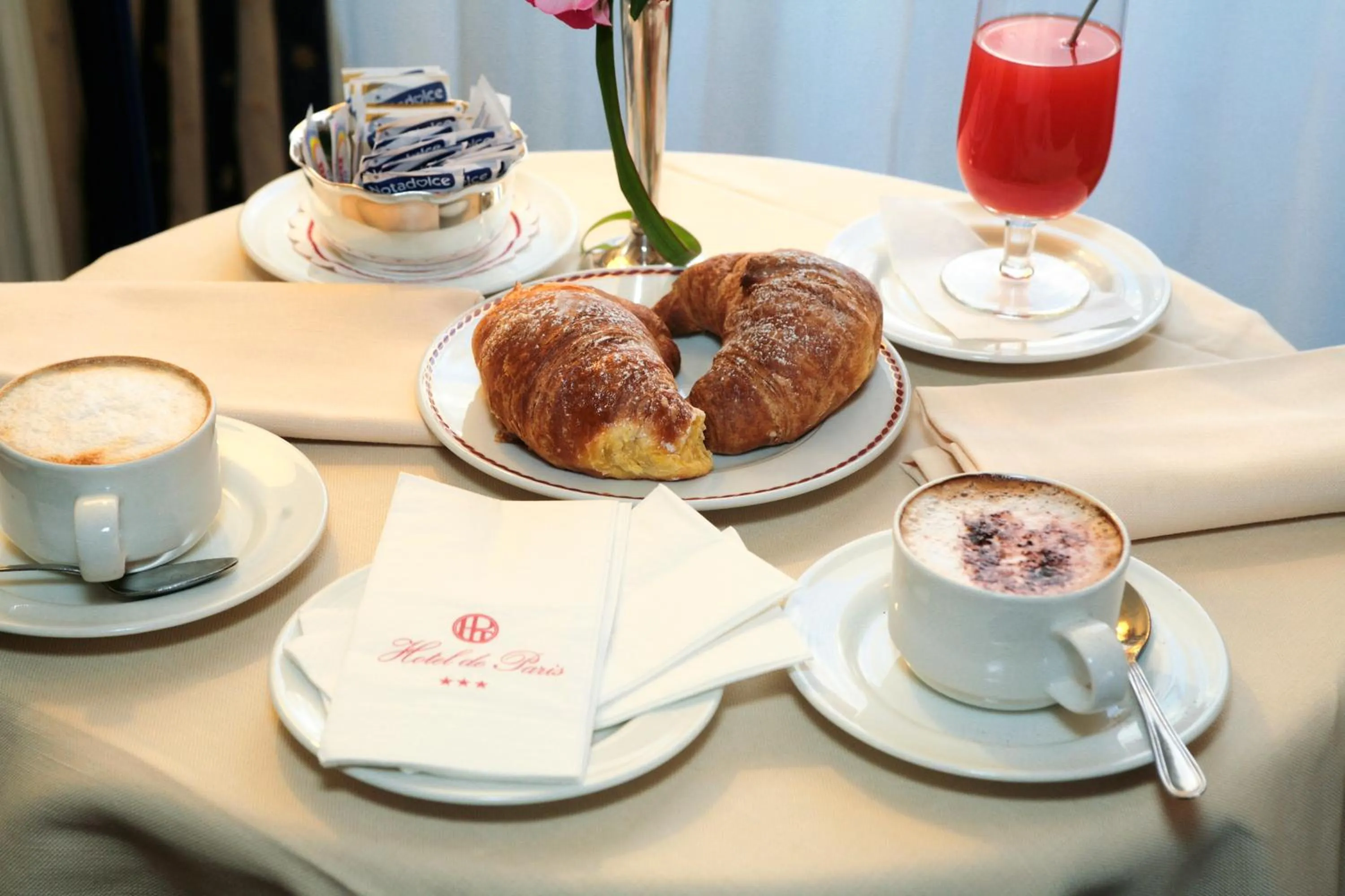 Breakfast in Hotel De Paris