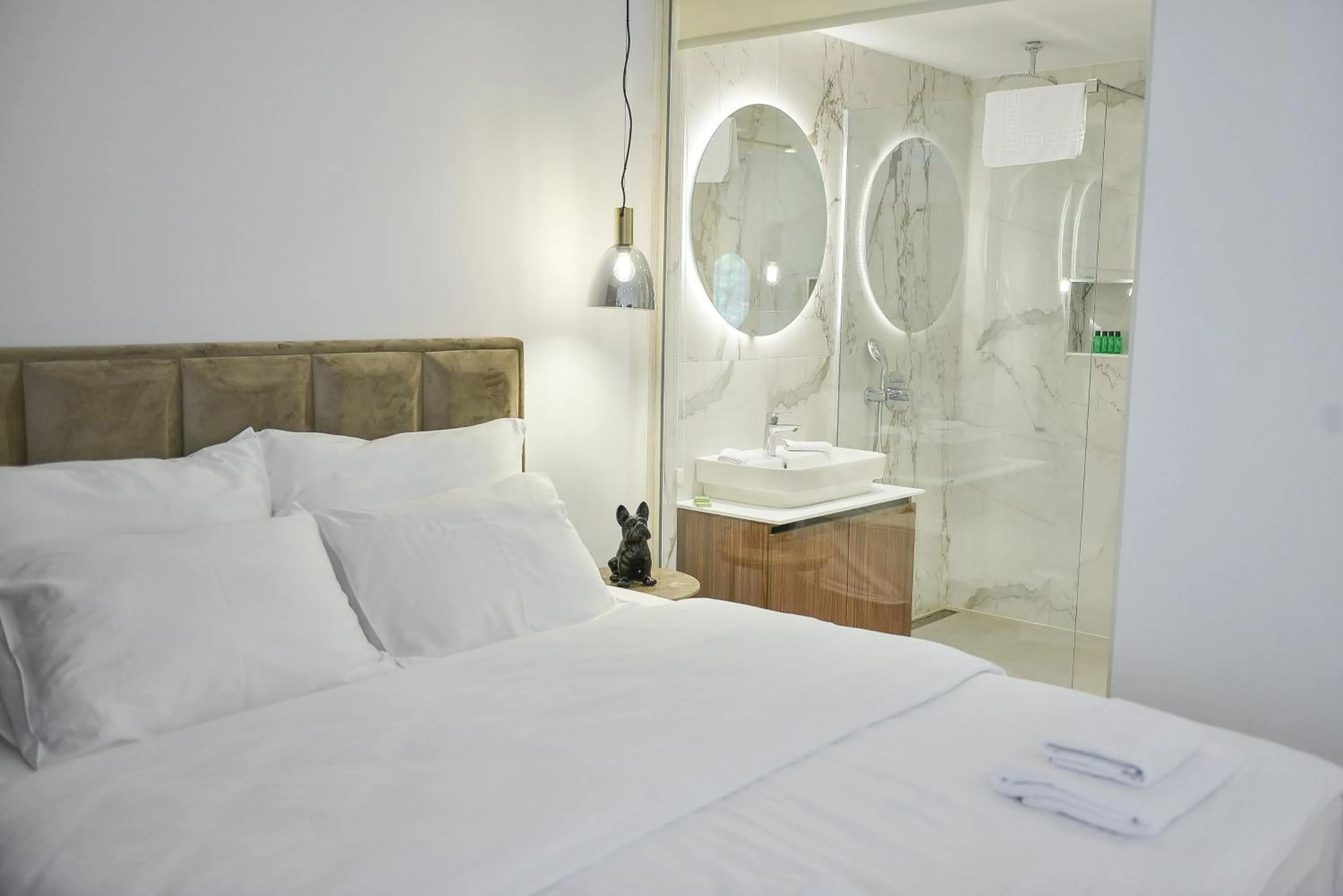 Bathroom, Bed in Hotel Riva
