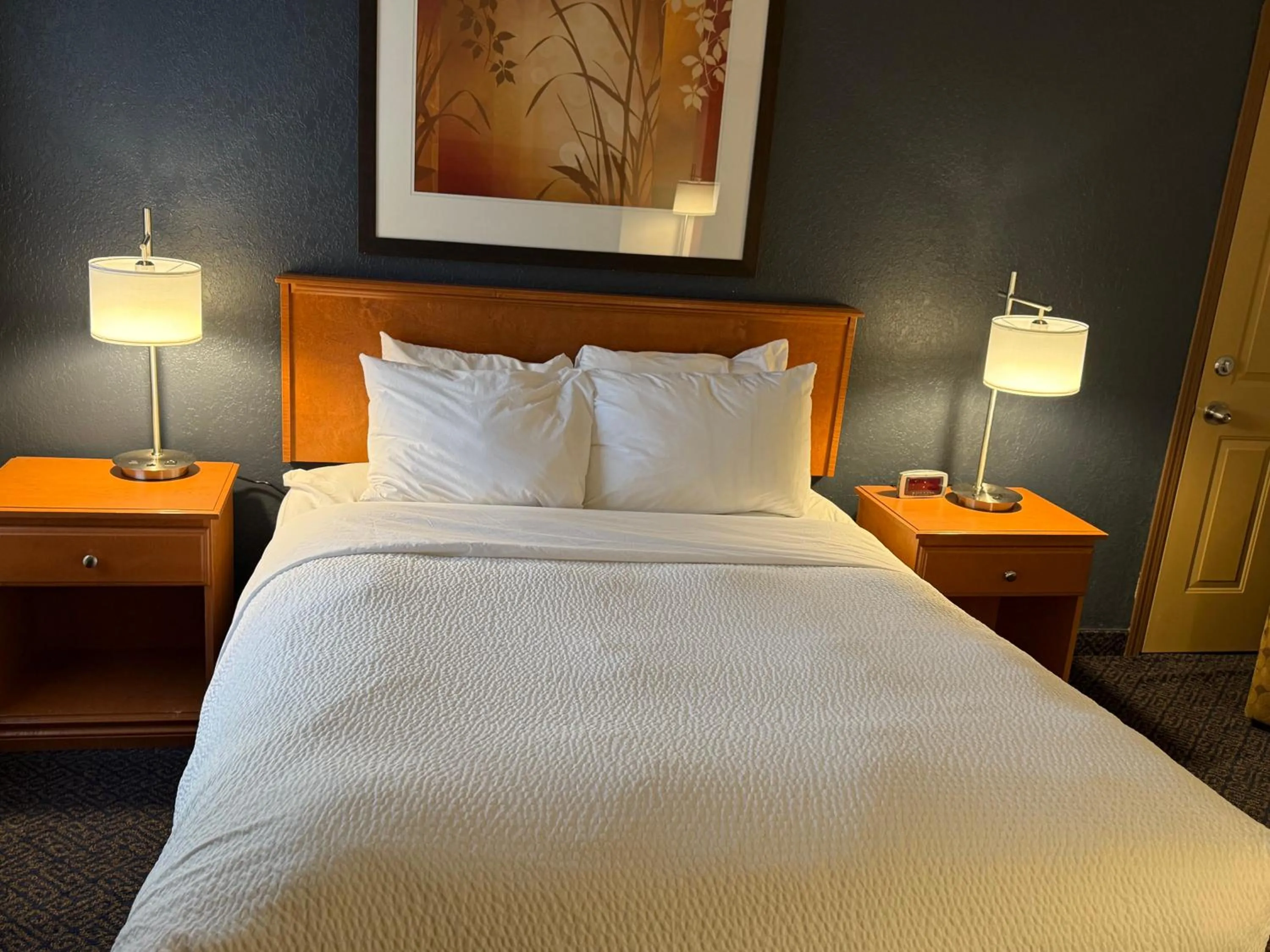 Bed in Days Inn by Wyndham Drayton Valley