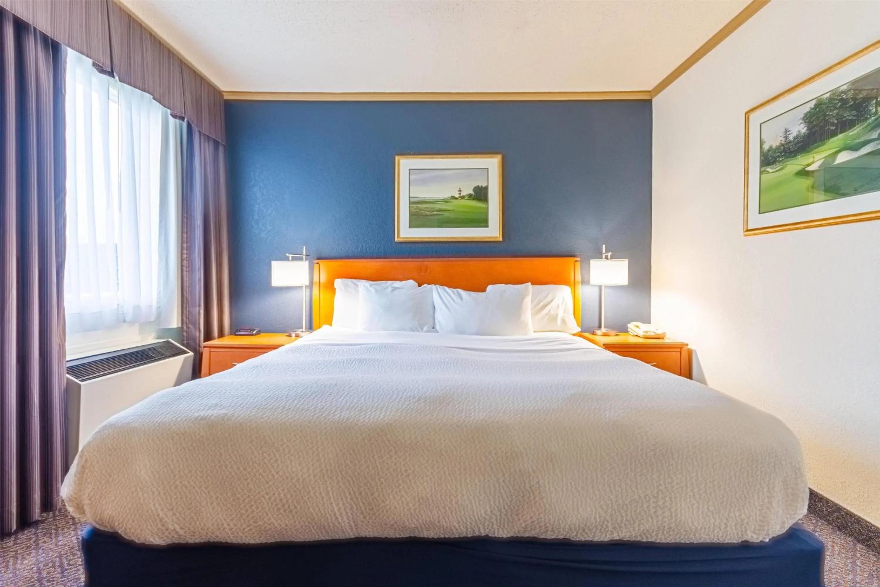 Photo of the whole room, Bed in Days Inn by Wyndham Drayton Valley