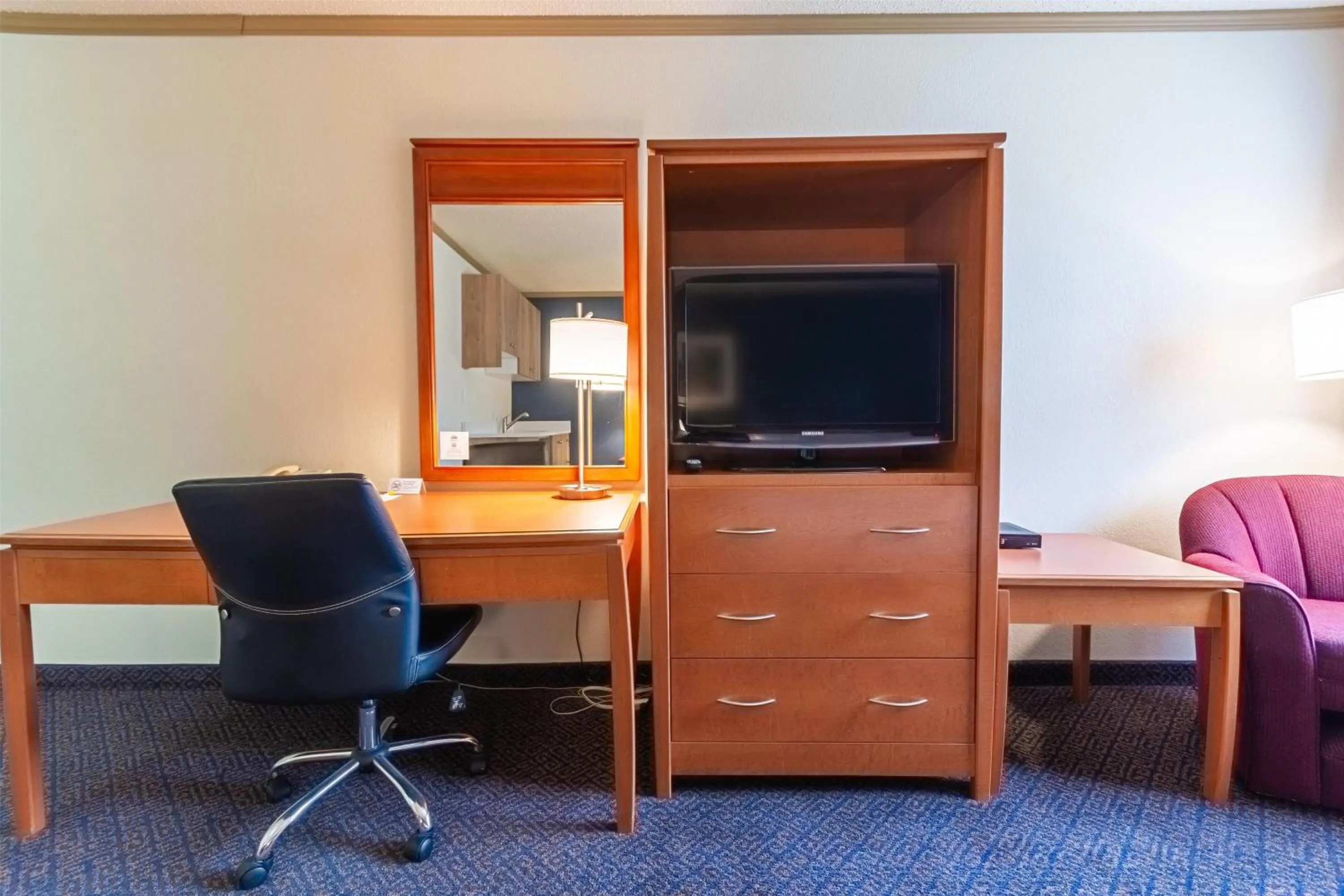 Photo of the whole room in Days Inn by Wyndham Drayton Valley