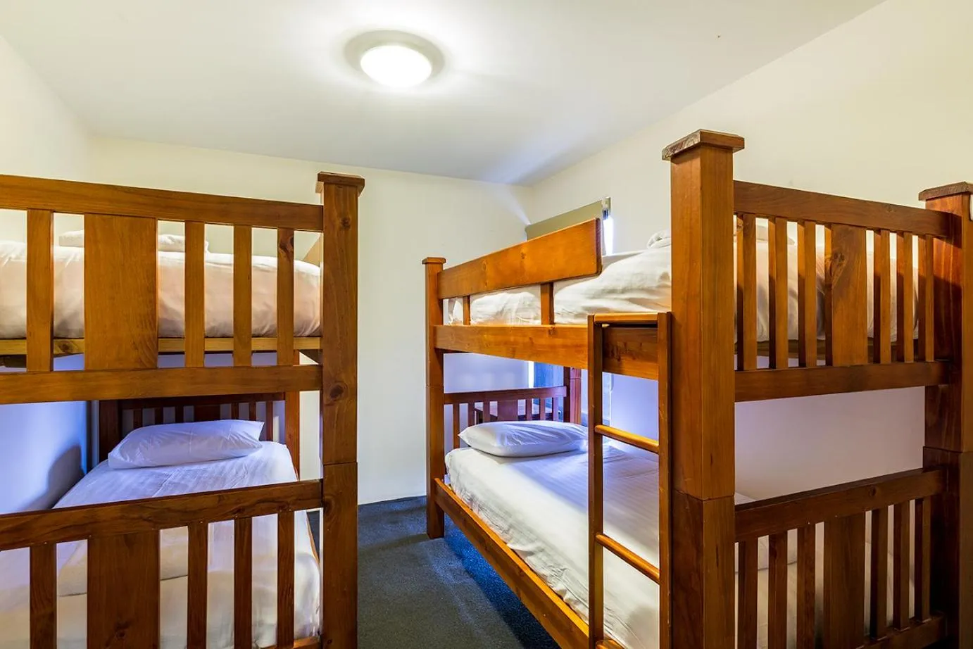 Bedroom, Bed in Alpine Woodsmoke Apartments