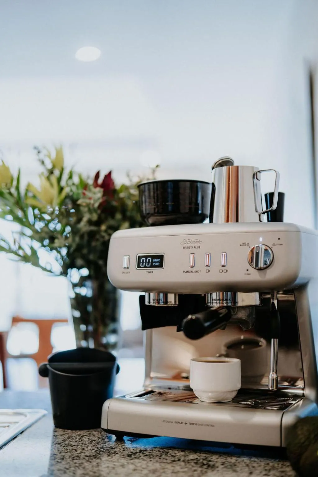 Coffee/tea facilities in Alpine Woodsmoke Apartments