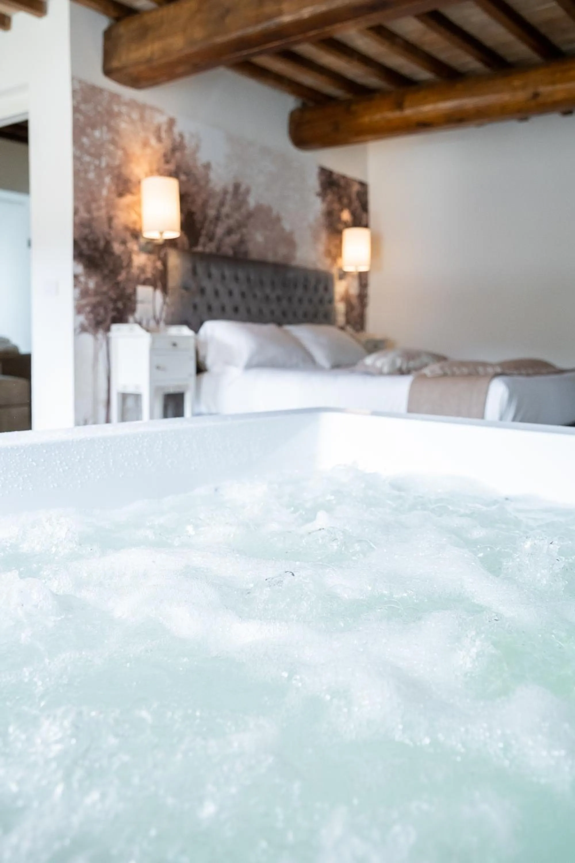 Hot Tub in Il Castelluccio Country Resort Restaurant & SPA