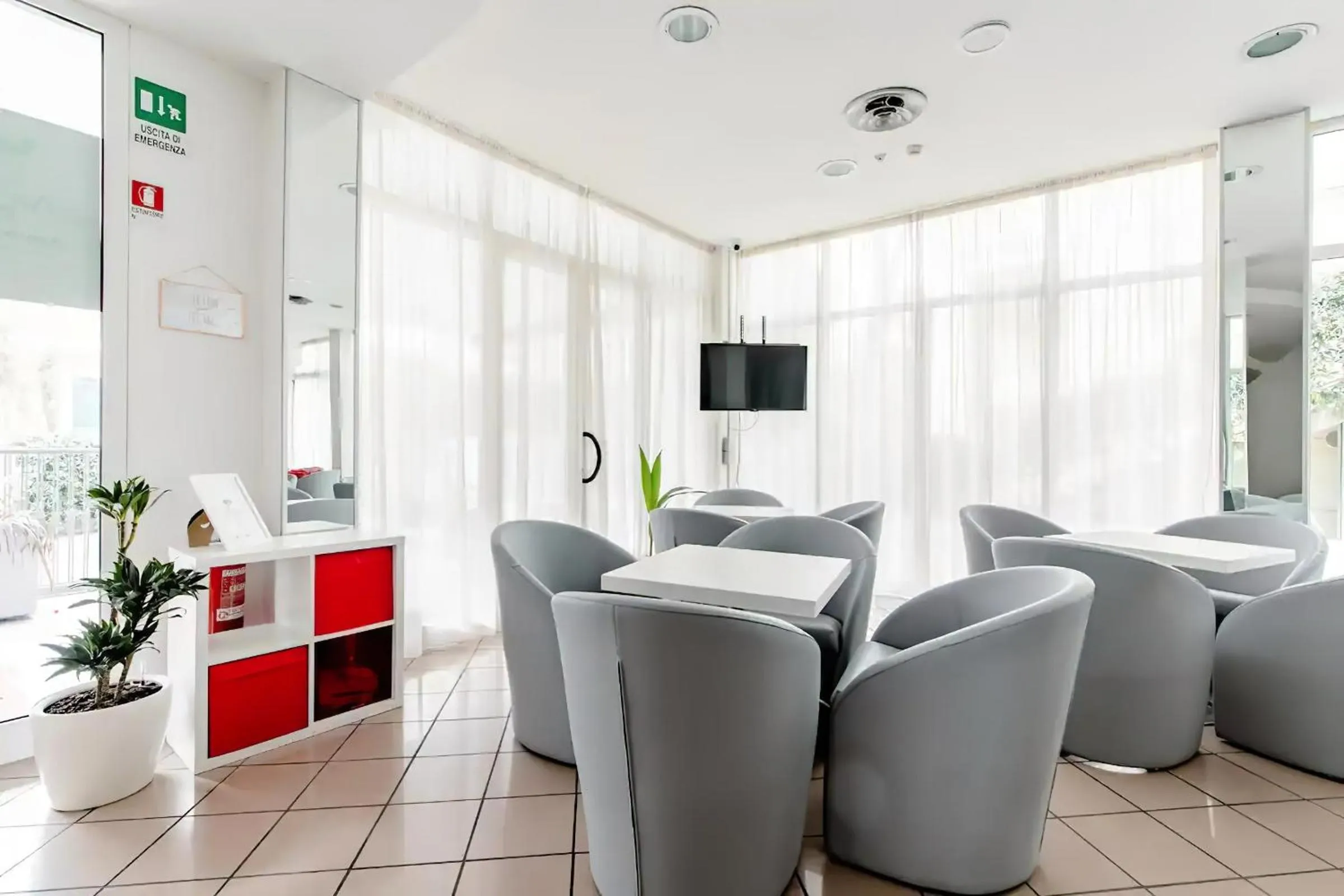 Communal lounge/ TV room in Hotel Villa Argia Rimini Marina Centro