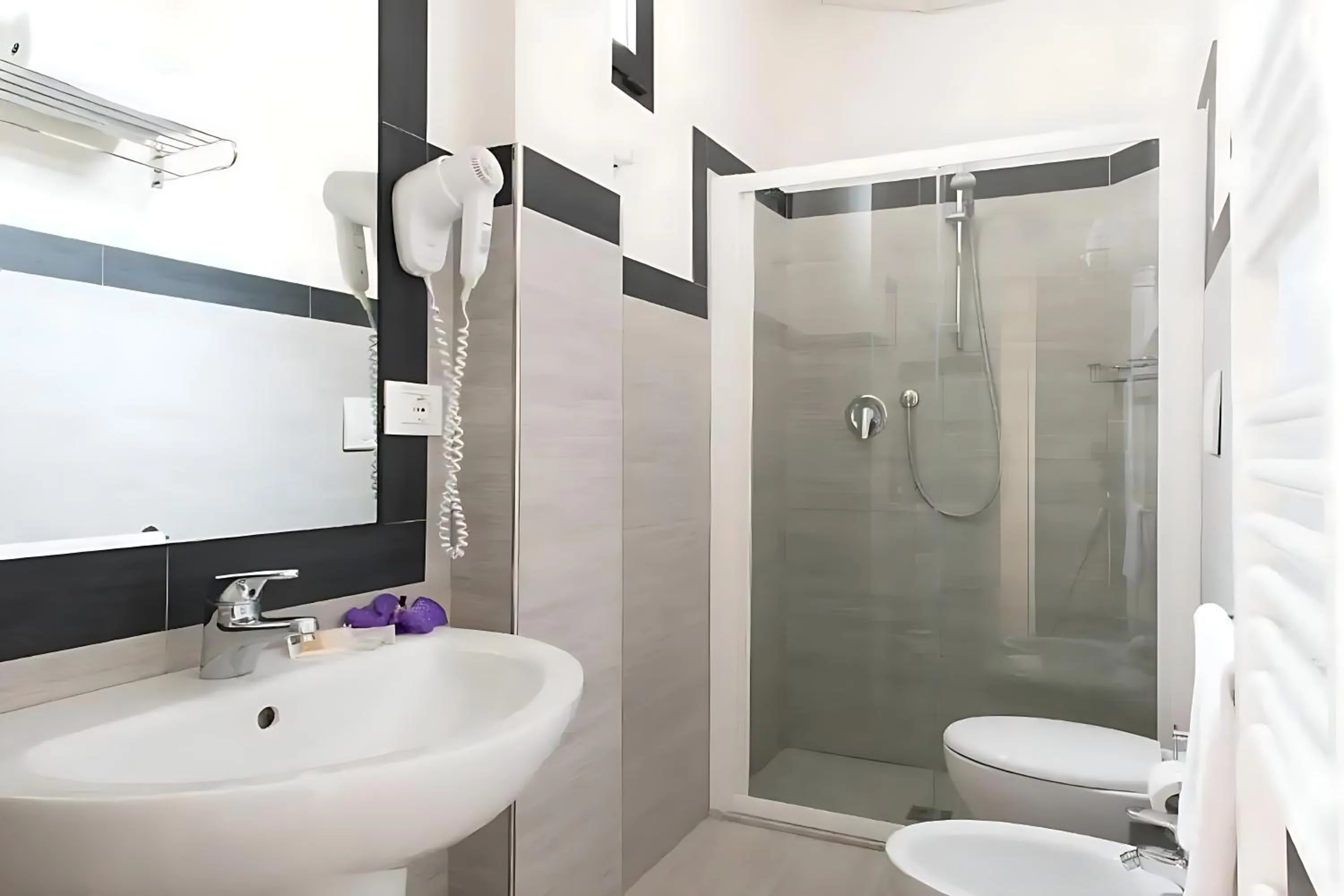 Shower in Hotel Villa Argia Rimini Marina Centro