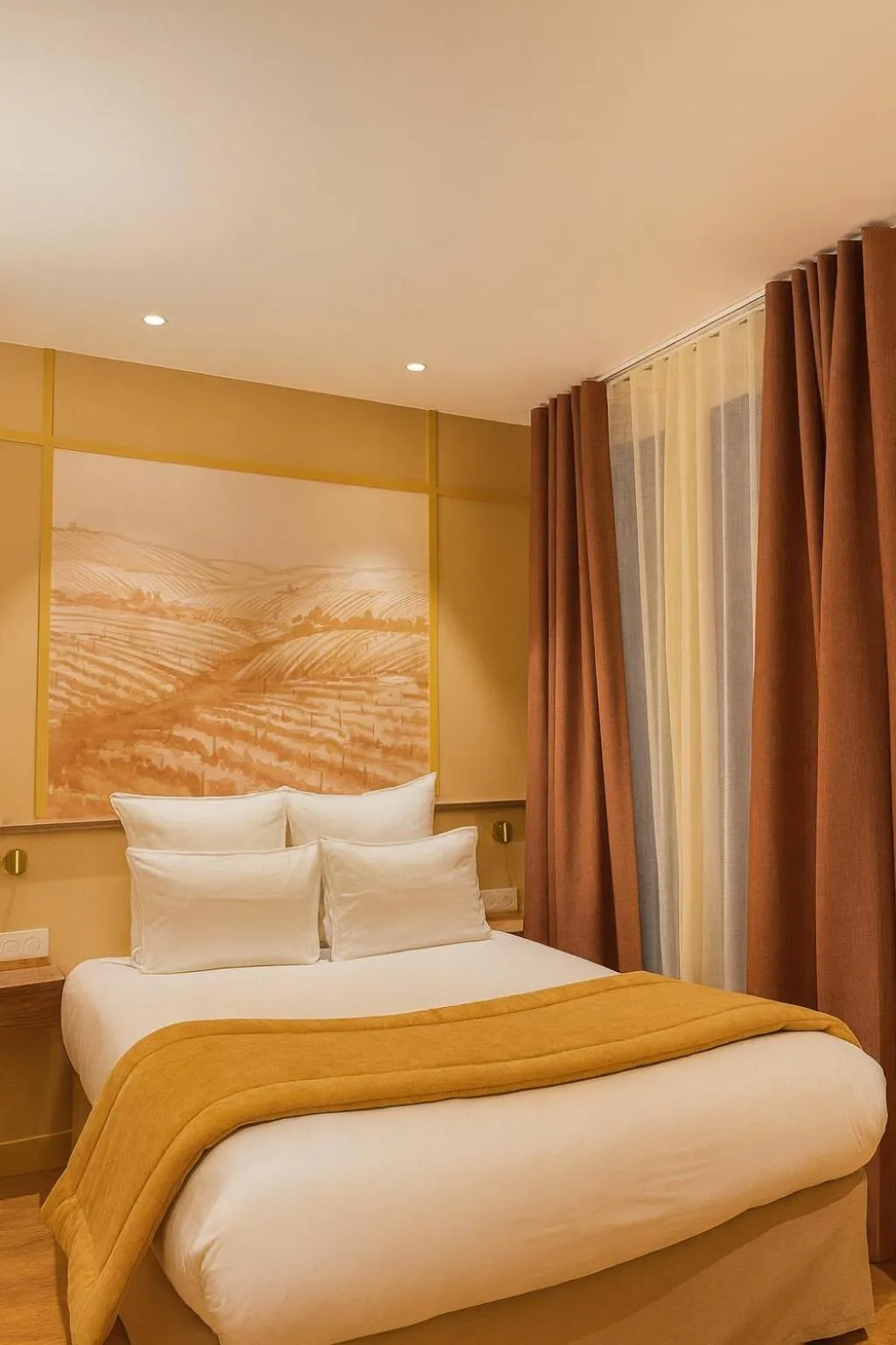 Bed in Hôtel Le Cardinal