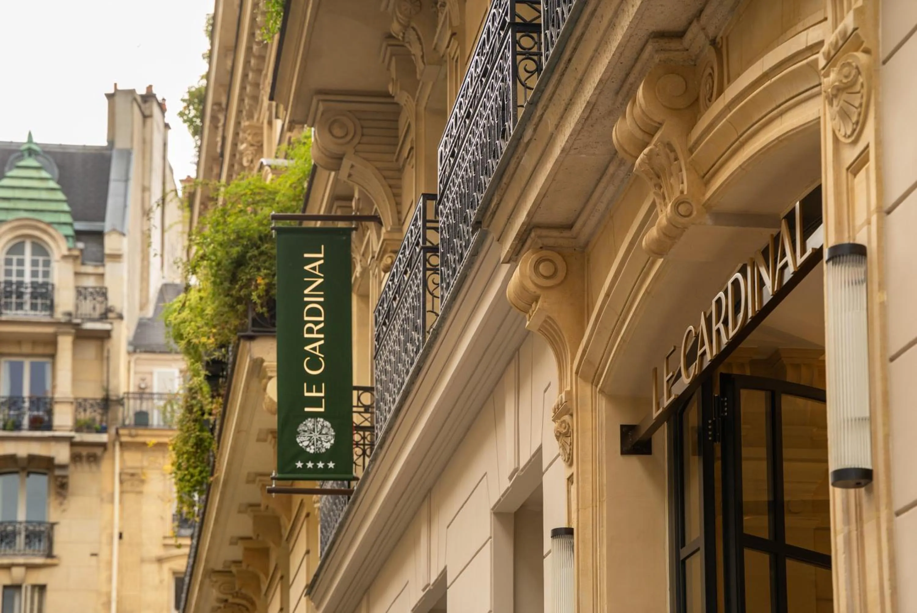 Property building in Hôtel Le Cardinal