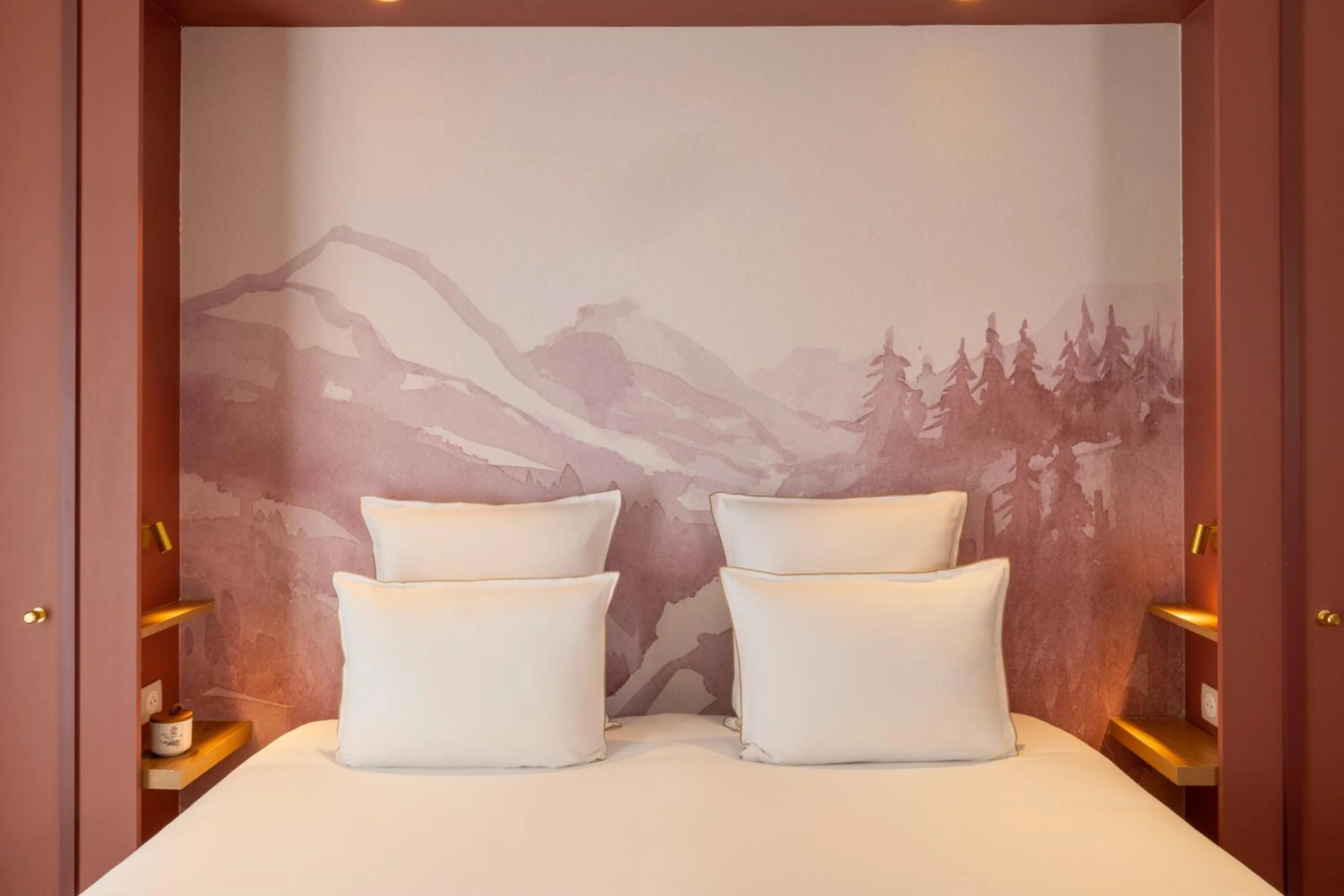 Bed in Hôtel Le Cardinal