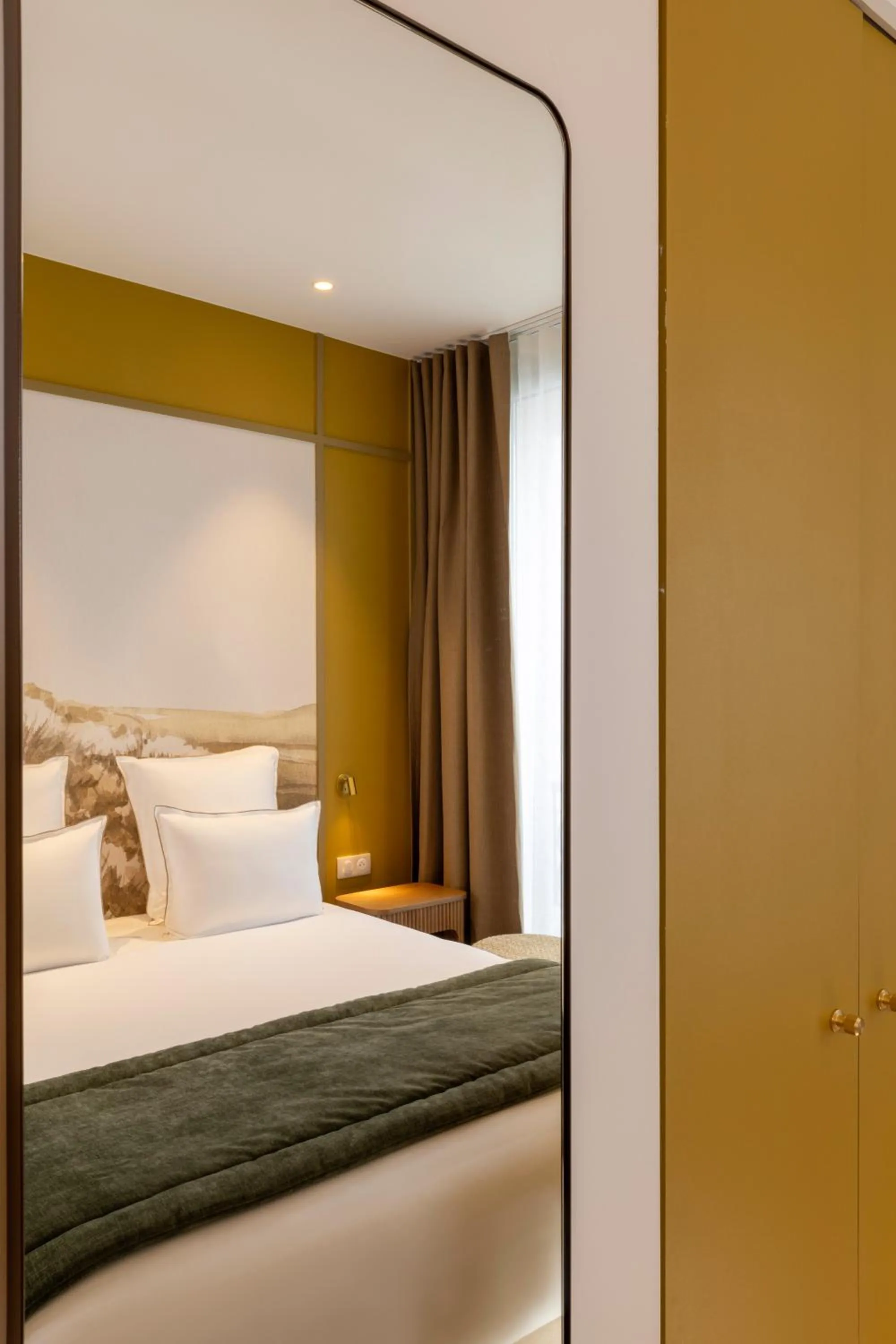 Photo of the whole room, Bed in Hôtel Le Cardinal