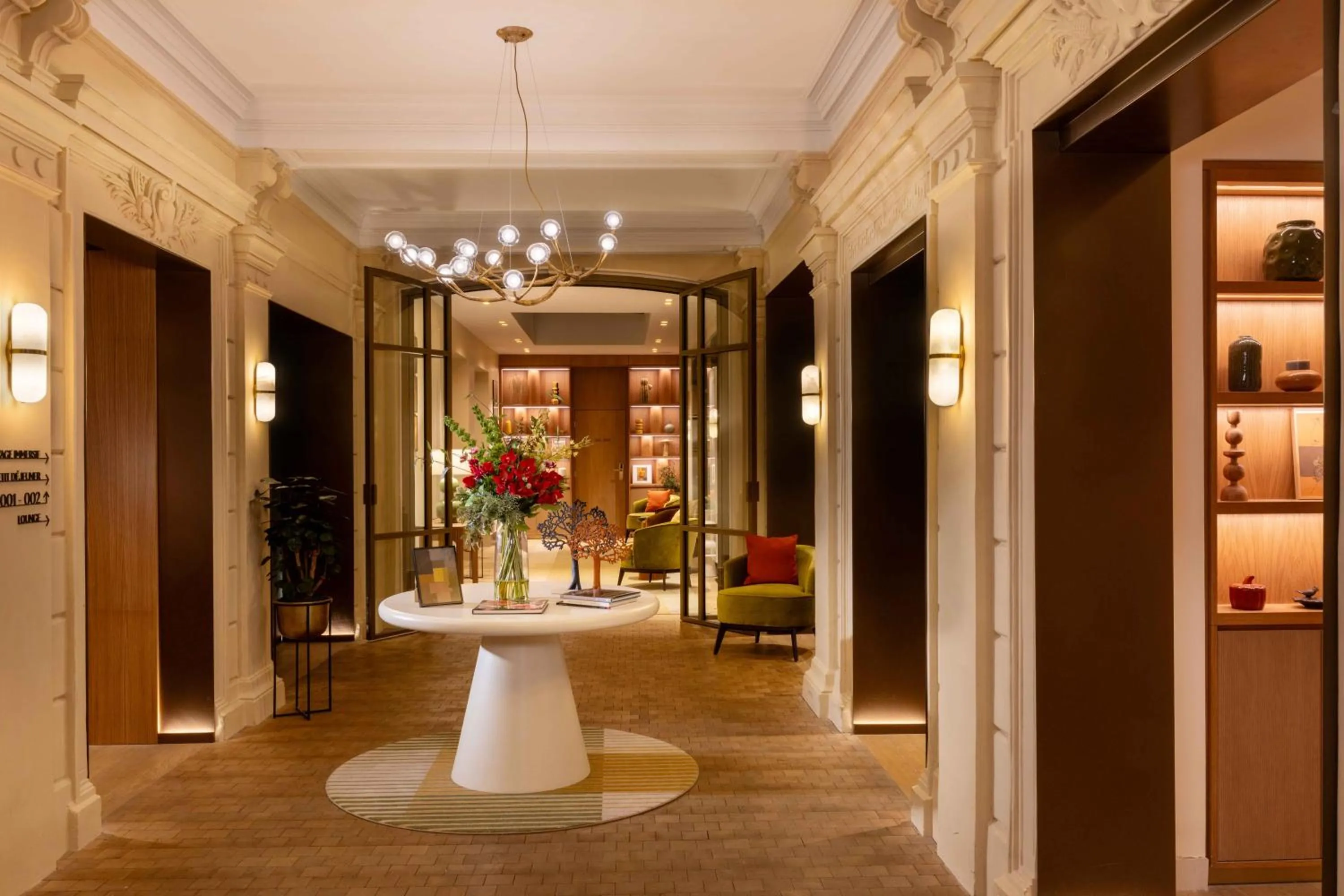 Facade/entrance in Hôtel Le Cardinal