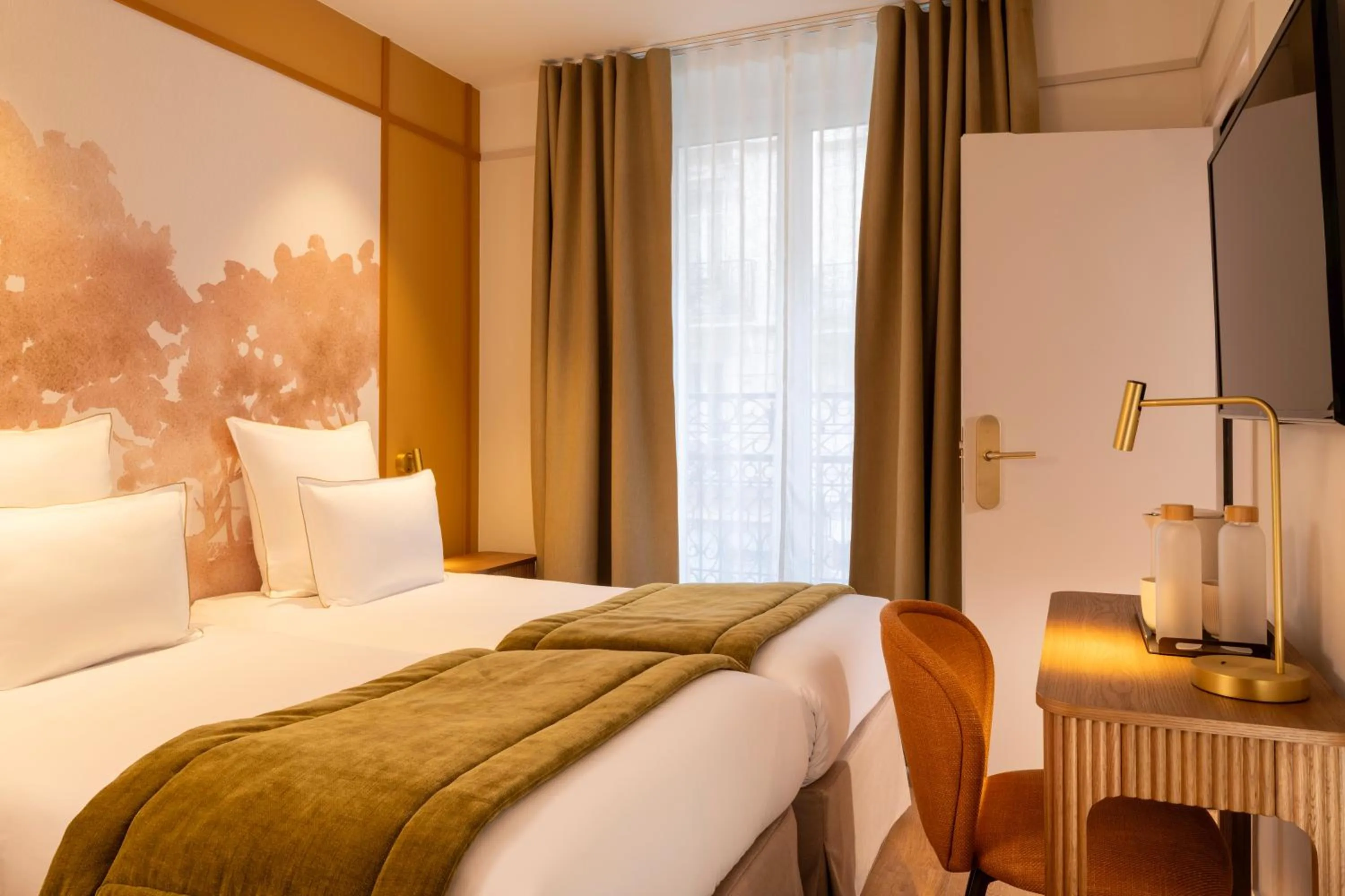 Bed in Hôtel Le Cardinal