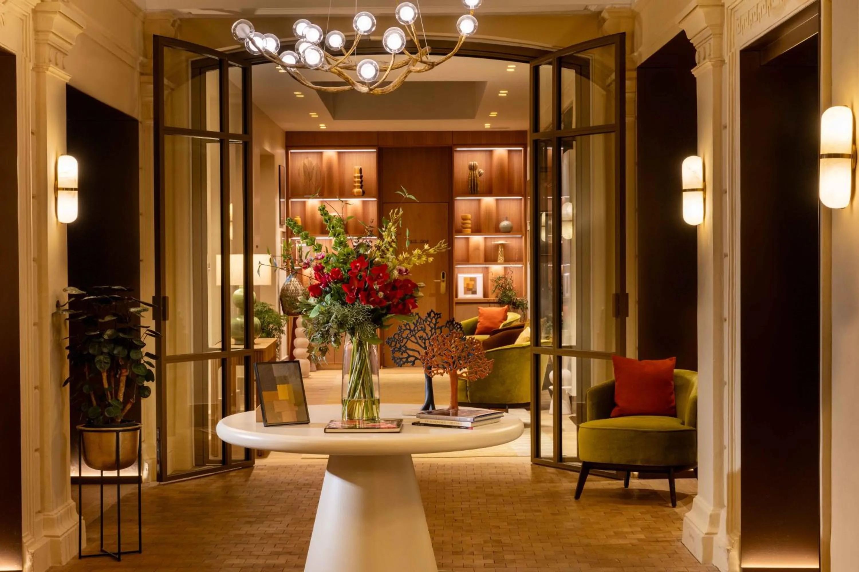 Facade/entrance in Hôtel Le Cardinal