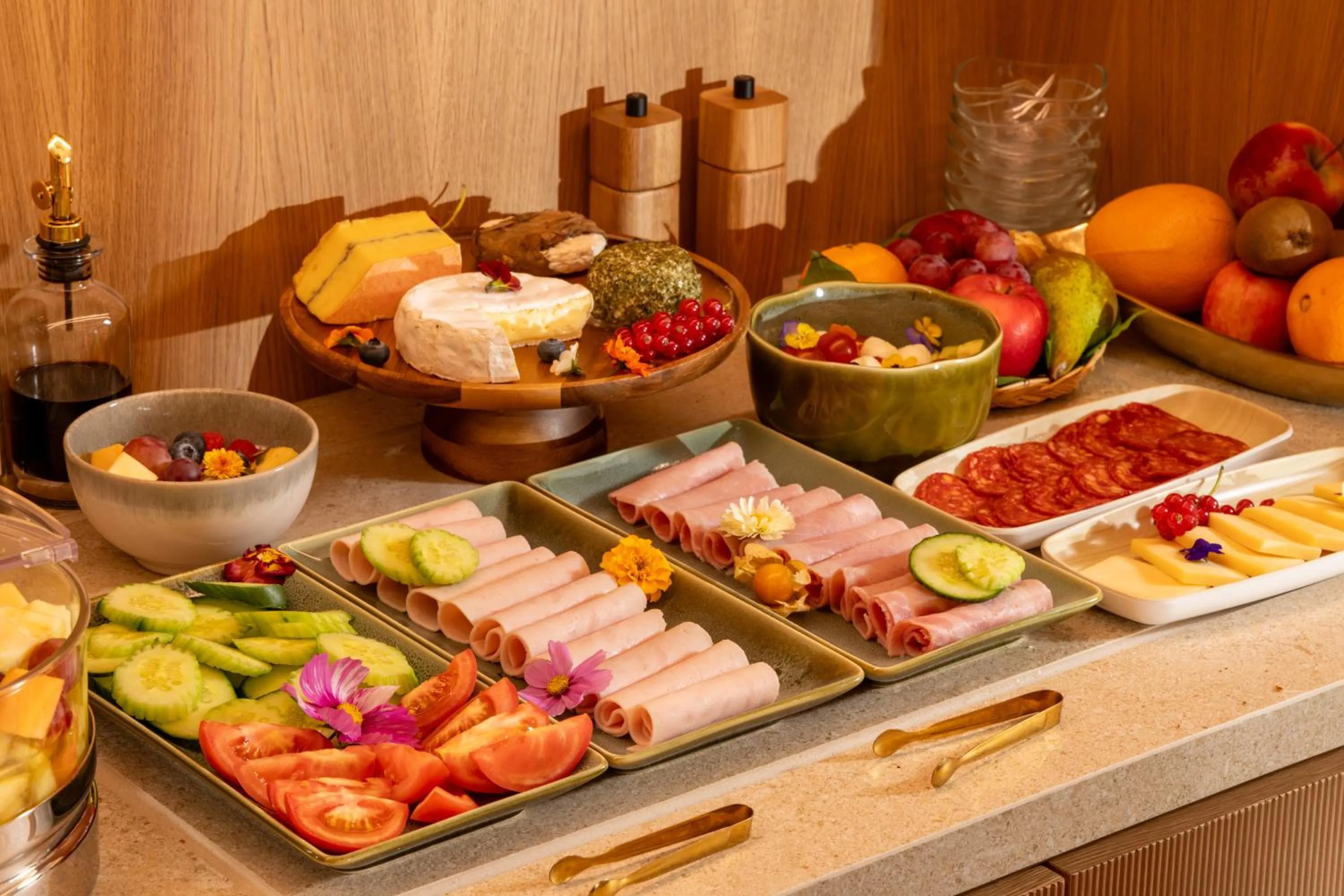 Breakfast in Hôtel Le Cardinal